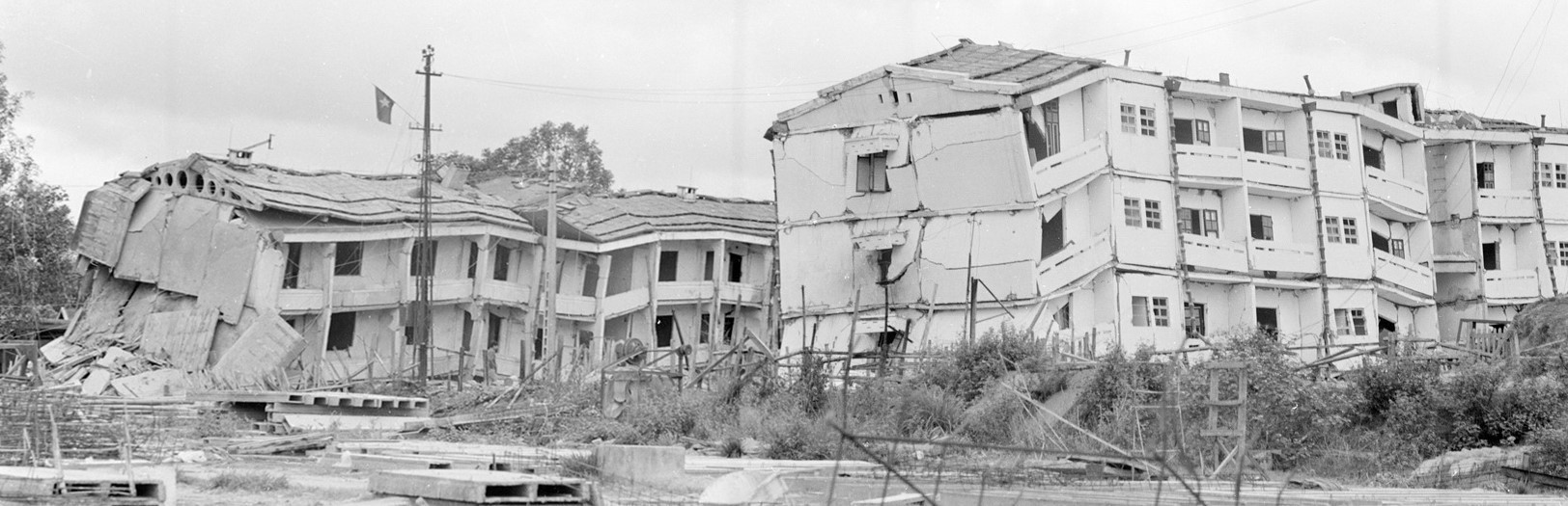 A four-storey pre-fabricated dormitory of workers in Lao Cai town, Hoang Lien Son (now Lao Cai province) was destroyed with explosive by the enemy. (Photo: VNA)