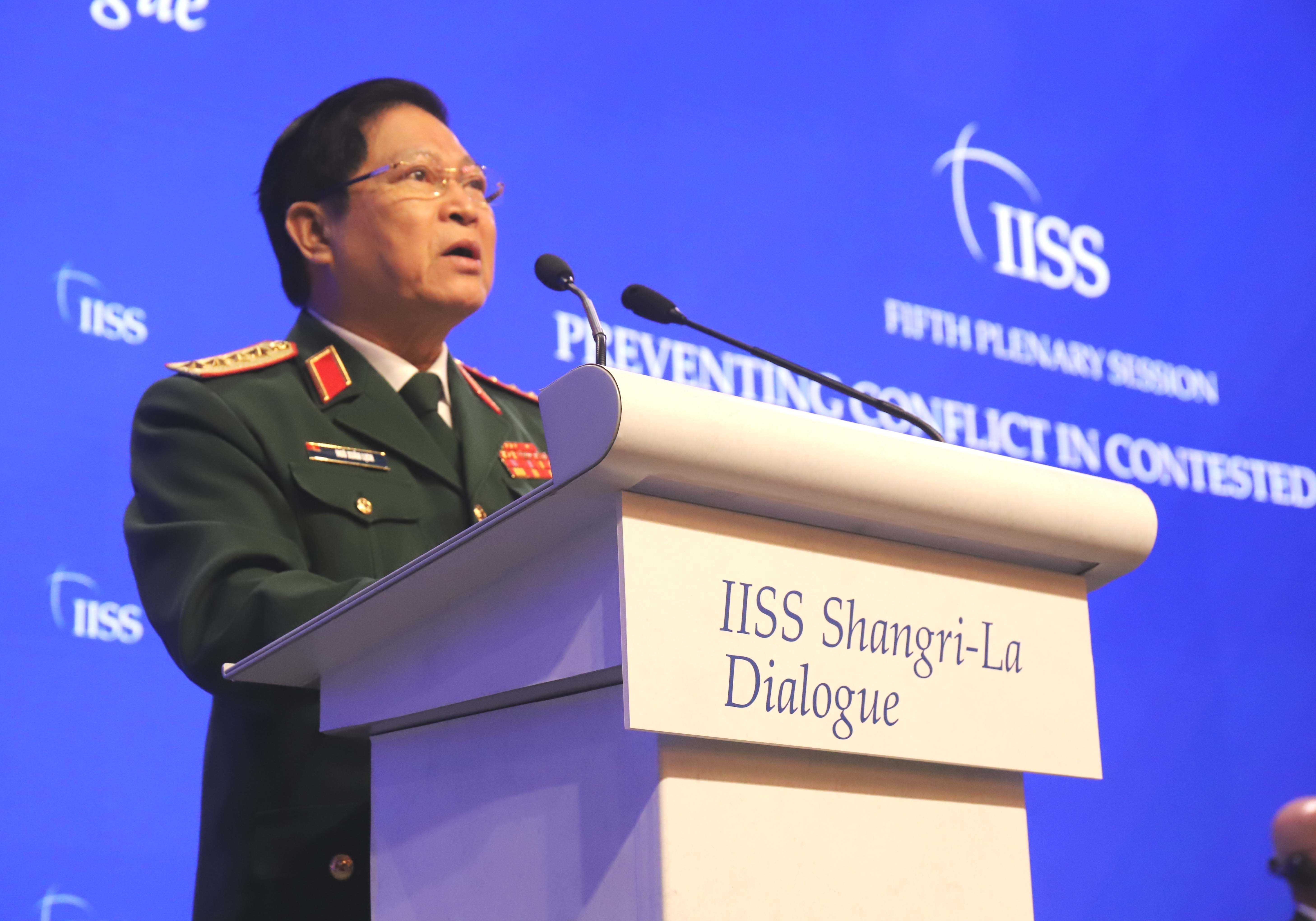 Bộ trưởng Quốc phòng Việt Nam Ngô Xuân Lịch phát biểu tại phiên thảo luận. (Ảnh: Xuân Vịnh/TTXVN).