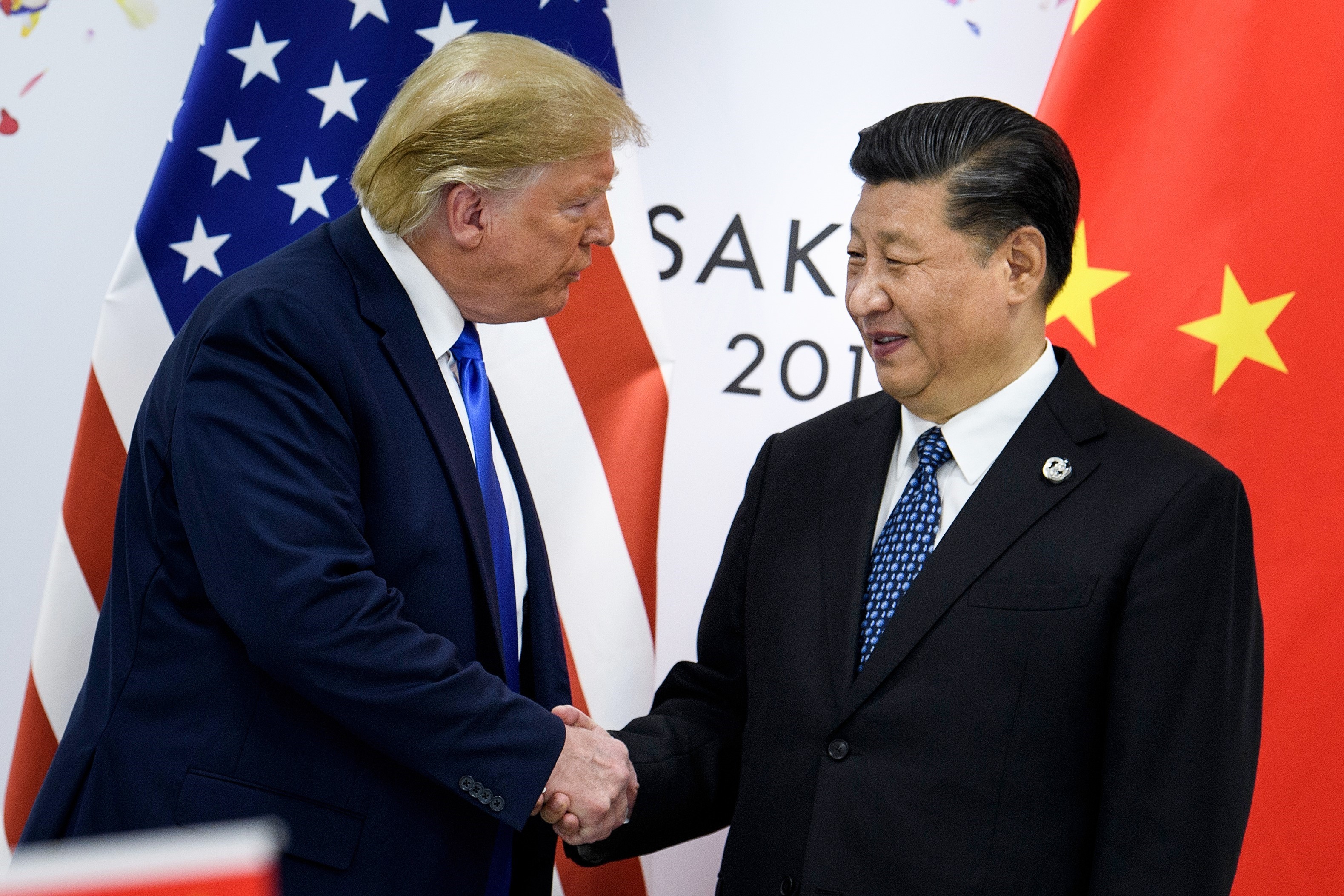 Tổng thống Mỹ Donald Trump (trái) và Chủ tịch Trung Quốc Tập Cận Bình trong cuộc hội đàm bên lề Hội nghị thượng đỉnh G20 tại Osaka, Nhật Bản, ngày 29/6/2019. (Nguồn: AFP/TTXVN)