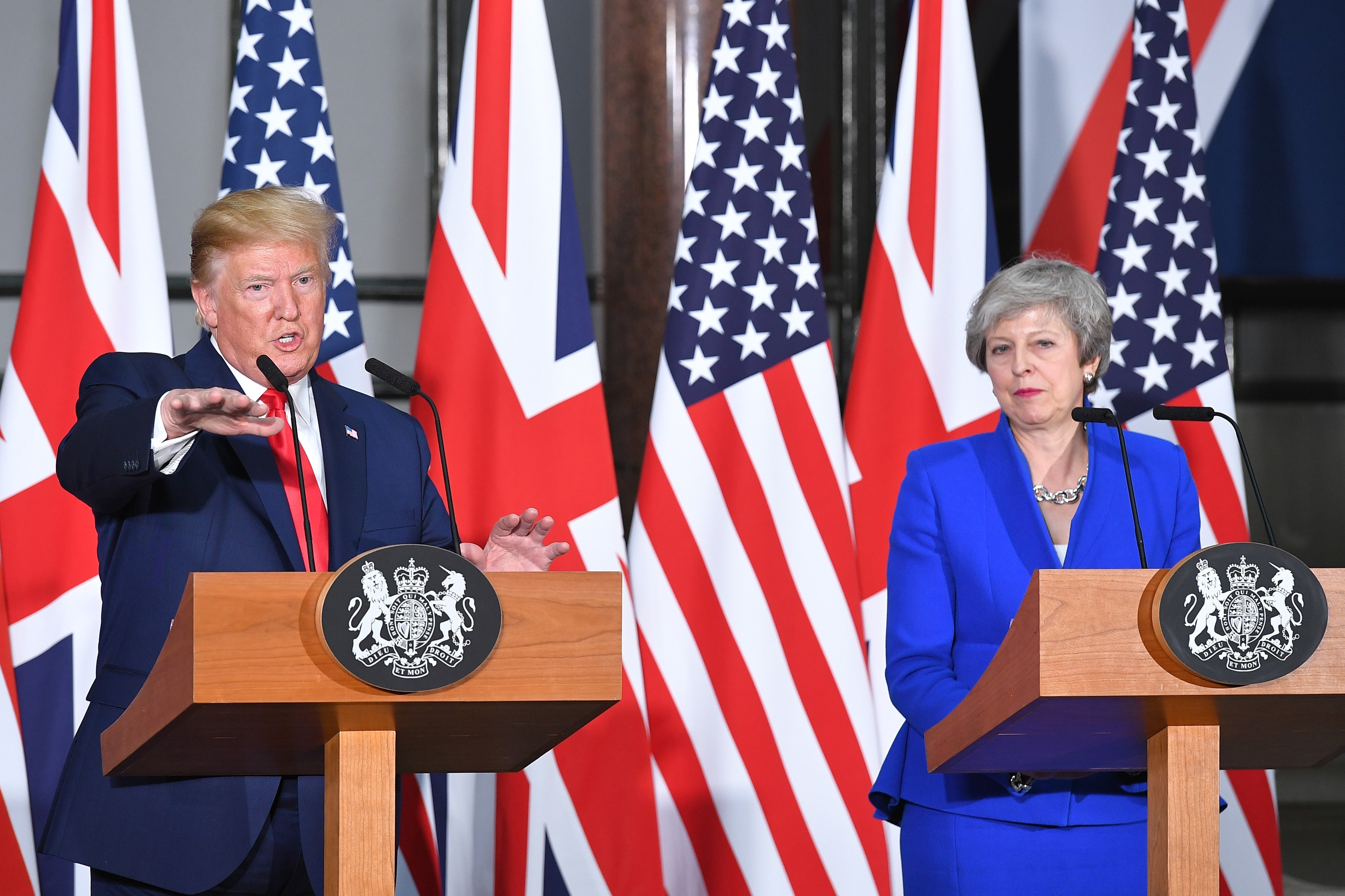 Tổng thống Mỹ Donald Trump (trái) và Thủ tướng Anh Theresa May trong cuộc họp báo chung sau cuộc gặp tại London ngày 4/6/2019. (Nguồn: AFP/TTXVN)