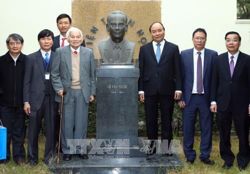 Thủ tướng Nguyễn Xuân Phúc đến thăm và làm việc với Viện Toán học (Viện Hàn lâm Khoa học công nghệ Việt Nam) và dự Hội thảo quốc tế “Các thuật toán tối ưu”. (Ảnh: Thống Nhất – TTXVN)