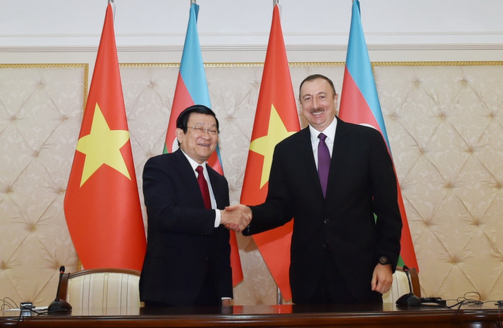 Tổng thống Cộng hòa Azerbaijan Ilham Aliyev hội kiến với Chủ tịch nước Trương Tấn Sang, tháng 5/2015. (Ảnh: Nguyễn Khang/TTXVN)