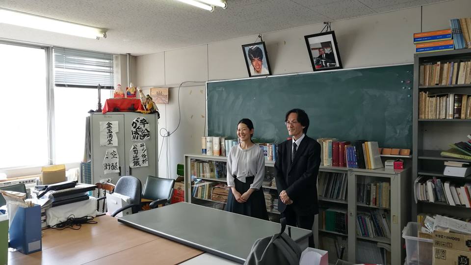 Mika Kondo (L) and Professor Masaaki Shimizu, head of the Vietnamese Department at Osaka University, take part in the music video (Photo from Pham Hai Trieu's Facebook)