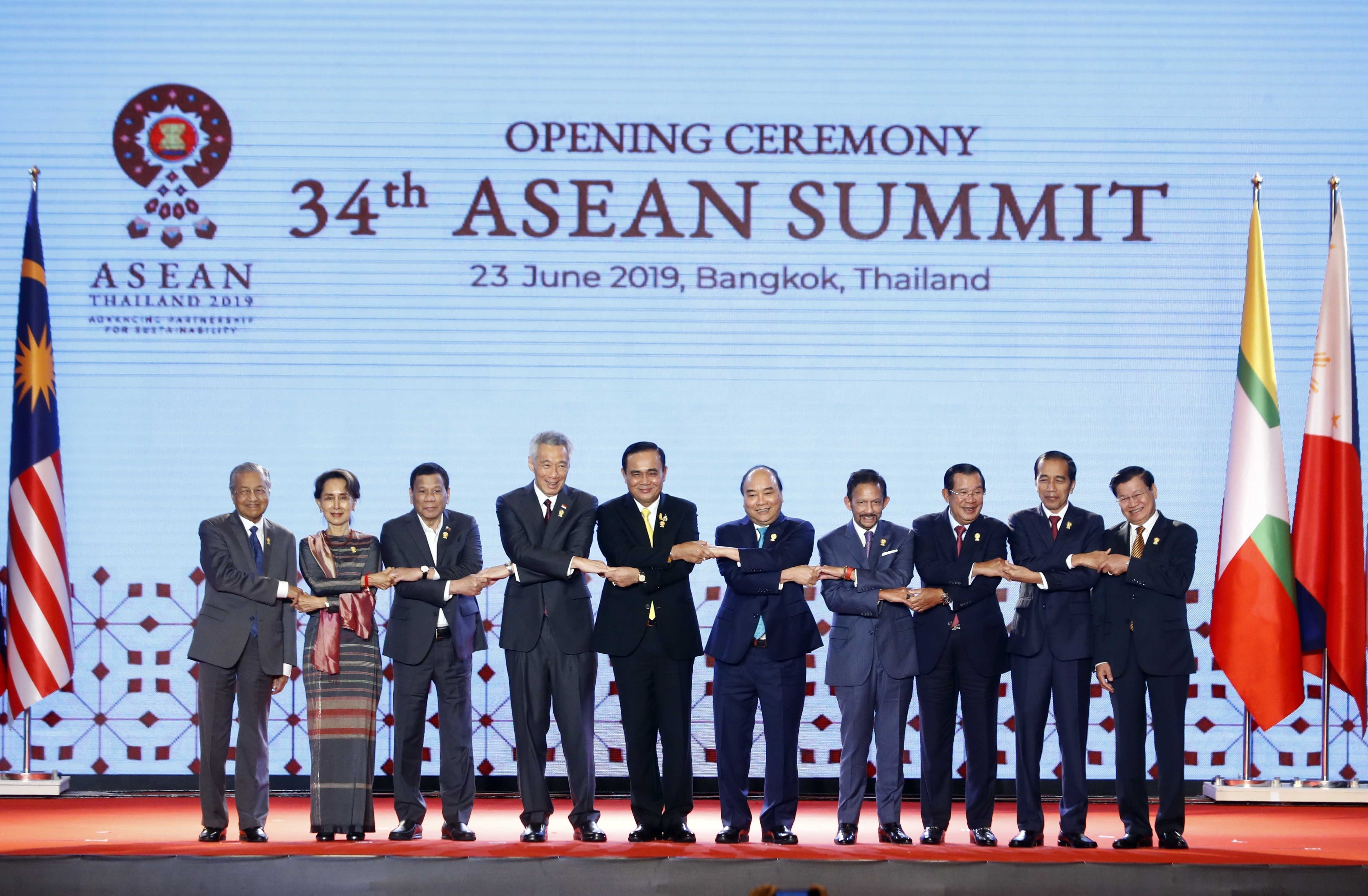 Các nhà lãnh đạo ASEAN chụp ảnh chung tại Lễ khai mạc Hội nghị Cấp cao ASEAN lần thứ 34 ở Bangkok (Thái Lan), sáng 23/6/2019. (Ảnh: Thống Nhất/TTXVN)