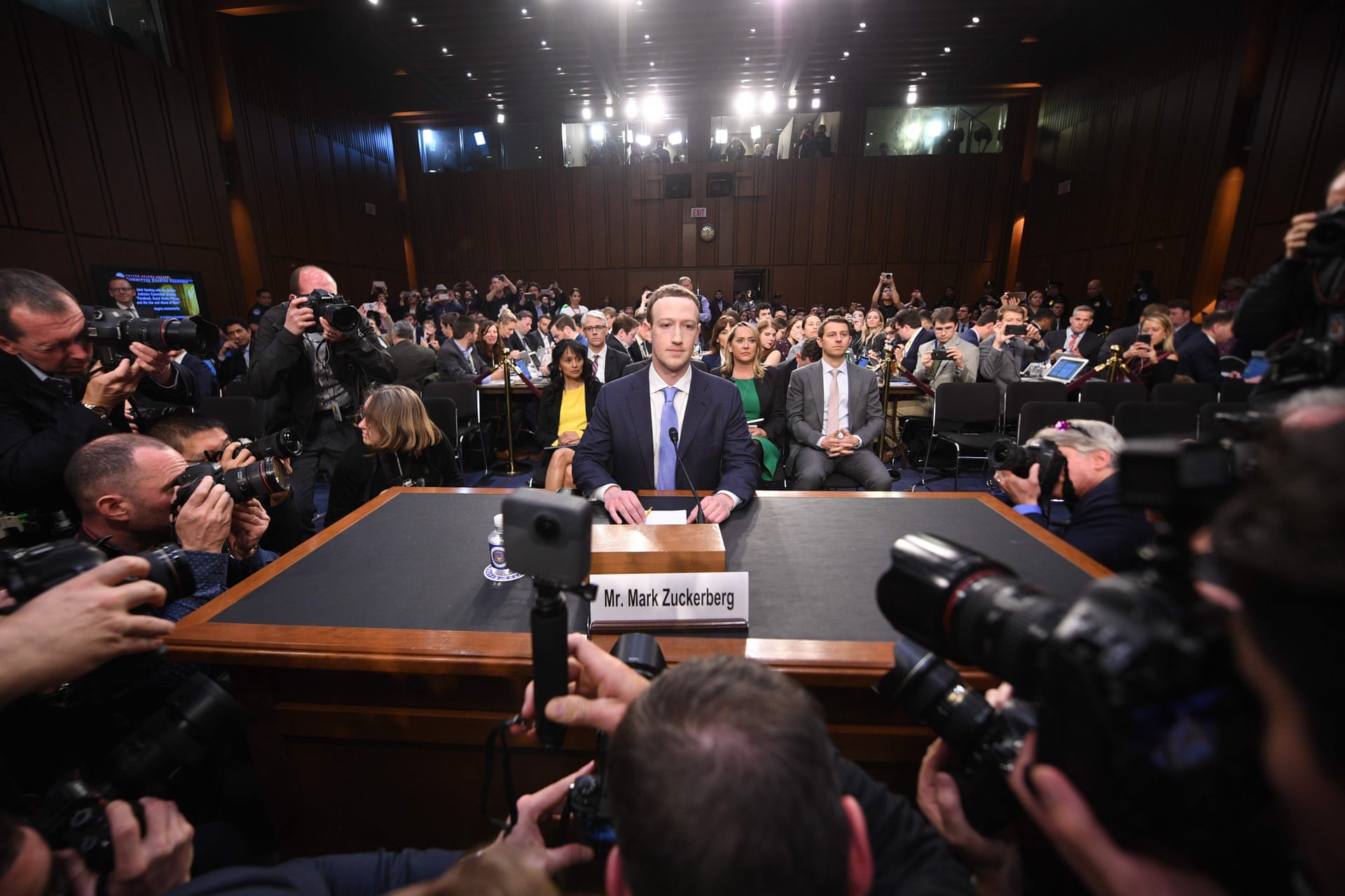 Mark Zuckerberg phải ra điều trần trước một ủy ban thuộc Quốc hội Mỹ vào tháng 4/2018 do bê bối thu thập dữ liệu người dùng (Nguồn: Getty)