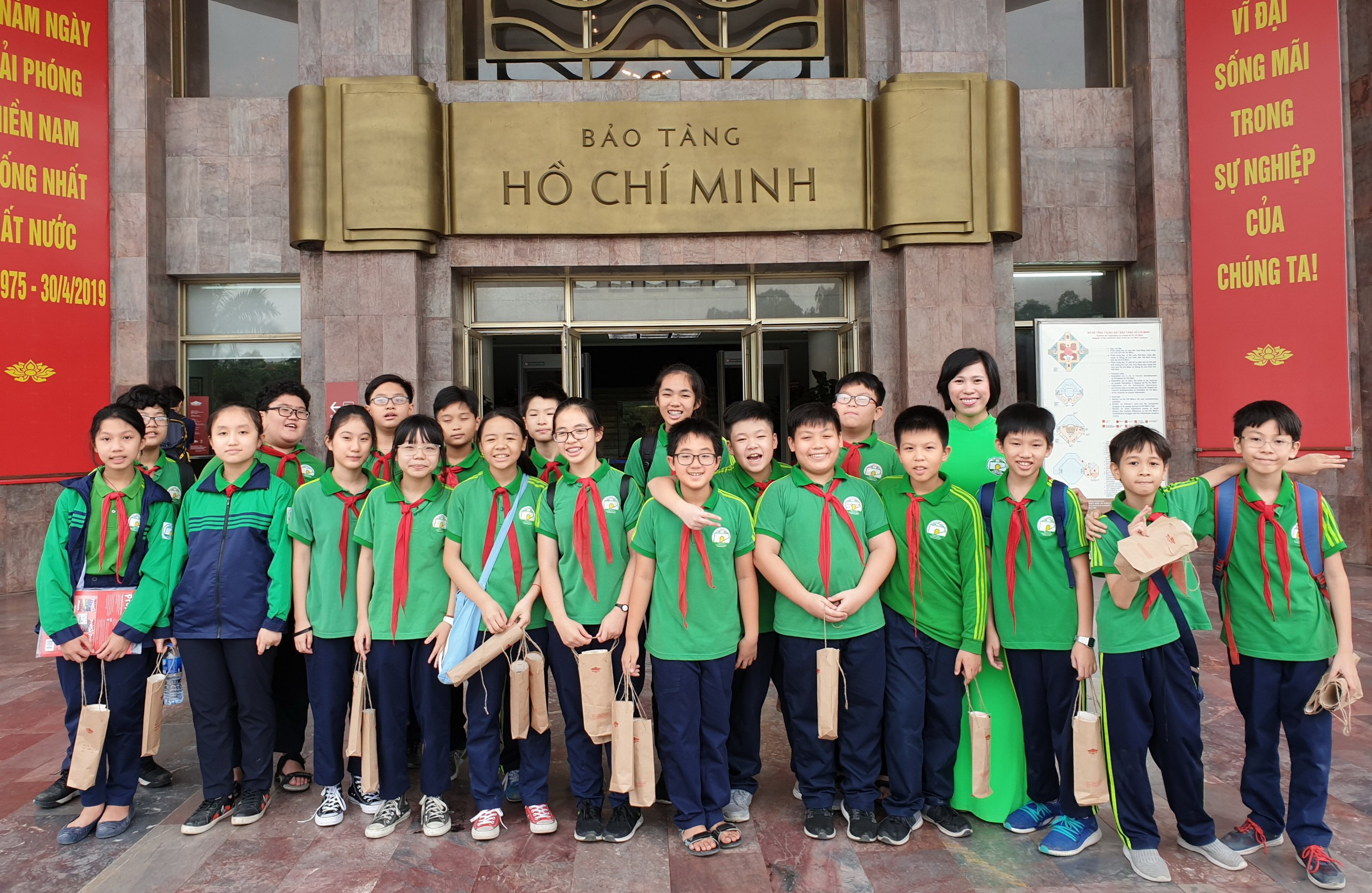 Students of Nguyen Tri Phuong High School are excited at an extracurricular class on Uncle Ho