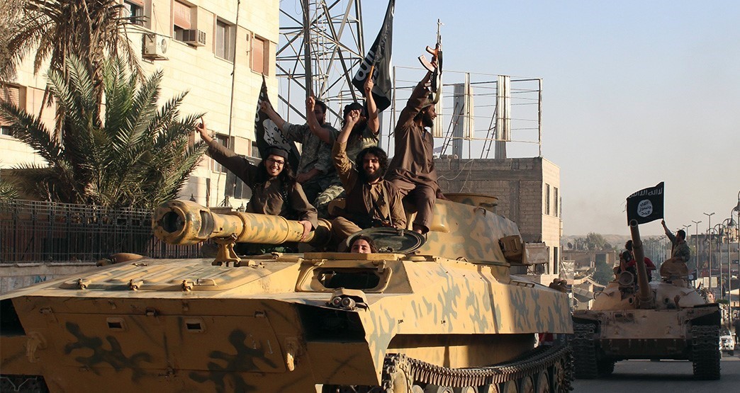 Các tay súng Tổ chức Nhà nước Hồi giáo tự xưng (IS) tại Raqa, Syria ngày 30/6/2014. (Ảnh: AFP/TTXVN)
