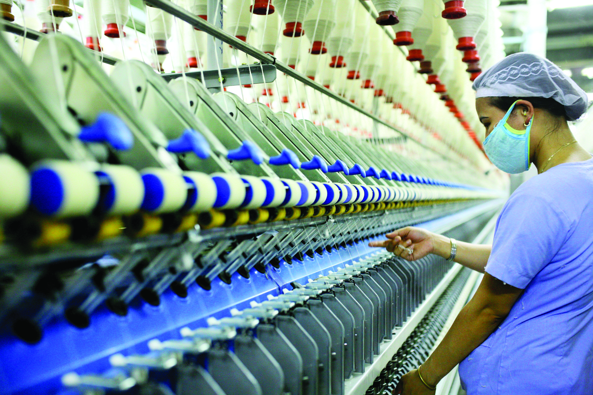 Garment workers master new technology (Photo: Vietnam+)      