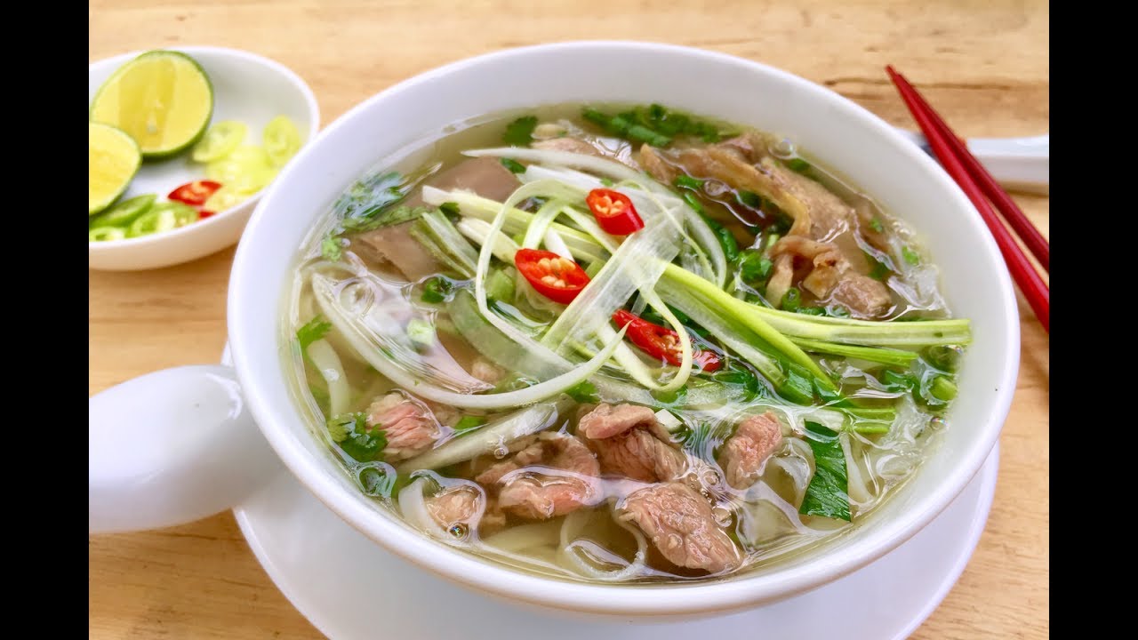  Como un amante verdadero a Hanoi, Martín Rama ama a Pho, una típica y popularísima sopa vietnamita 