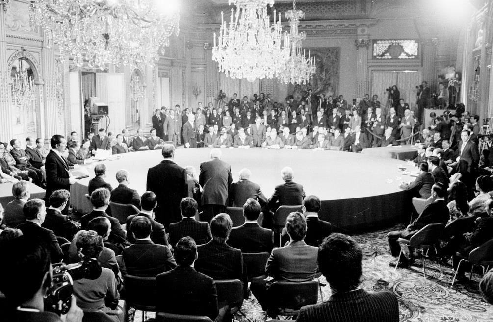 Quang cảnh lễ ký Hiệp định Paris, ngày 27/1/1973, tại Trung tâm các Hội nghị quốc tế ở thủ đô Paris (Pháp). (Ảnh: Văn Lượng/TTXVN)