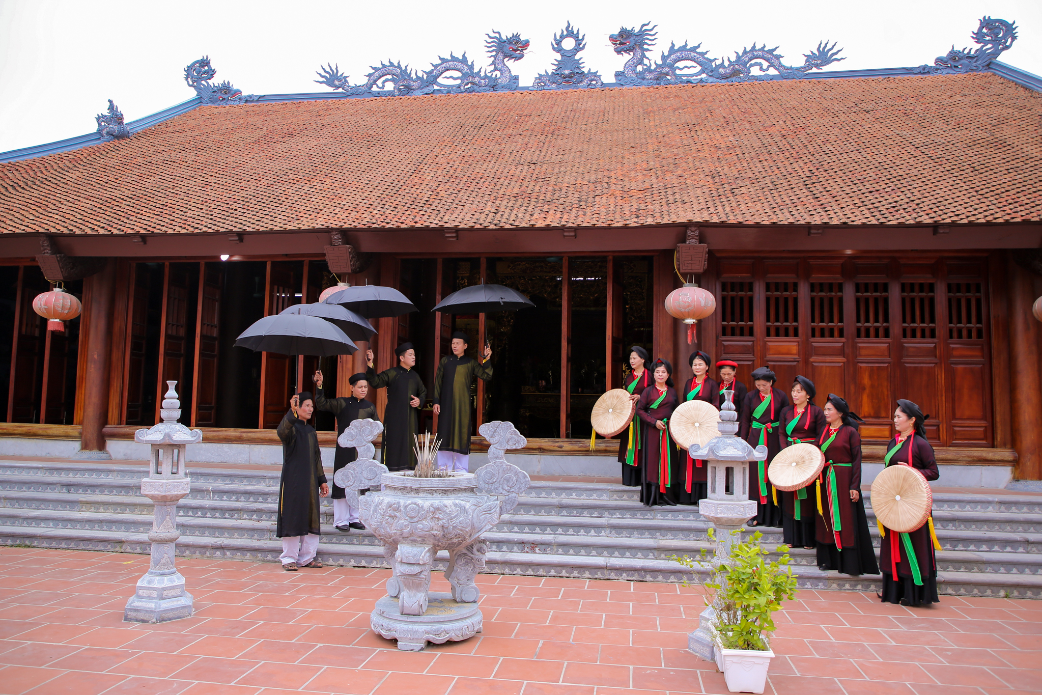 The communal house’s yard is a weekly dating place for male and female singers in the Noi Ninh ancient quan ho village.