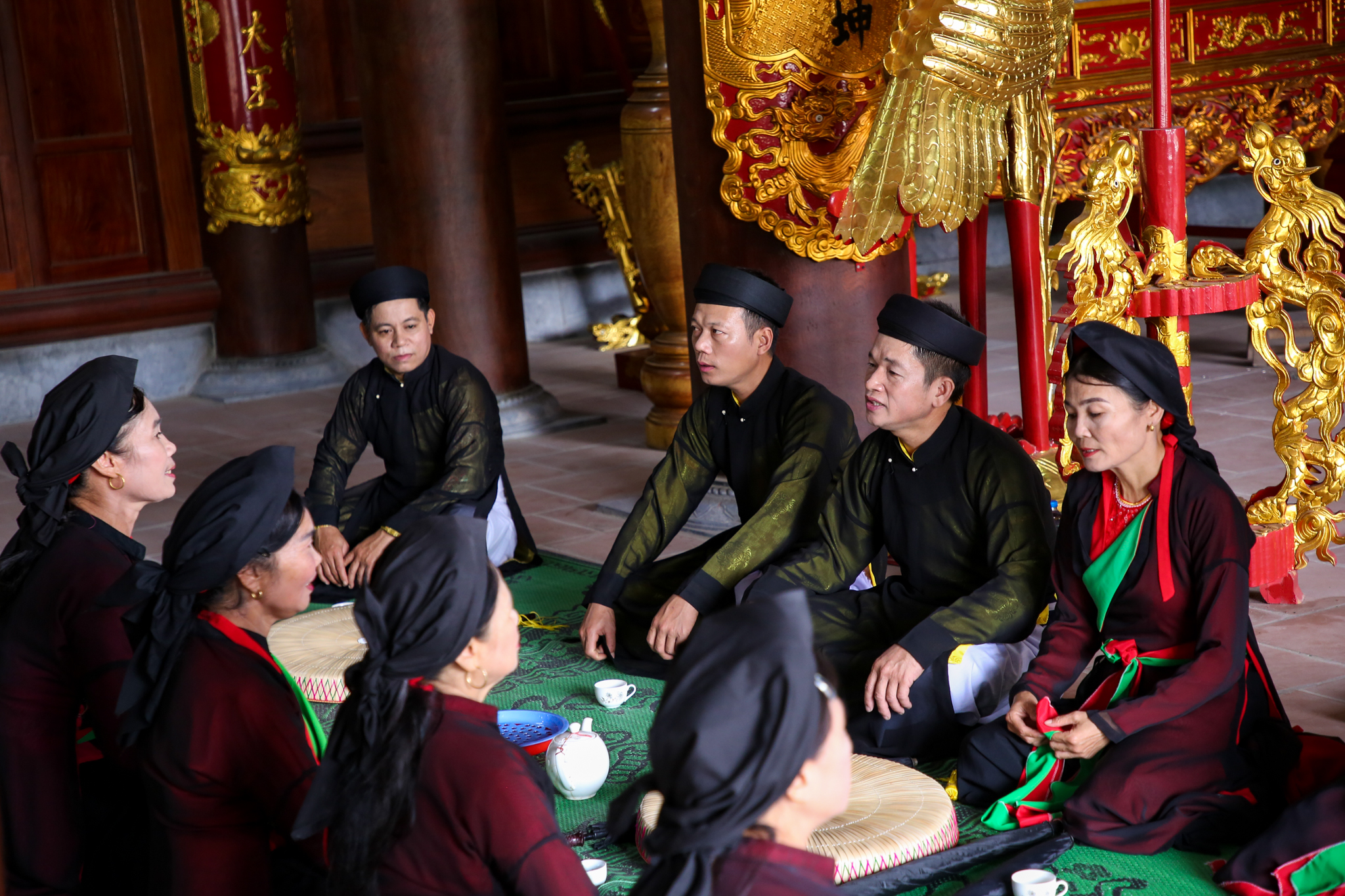 Artisans consider “hat chieu” the pinnacle of quan ho when the participants must have a great deal of knowledge and understanding about the ancient quan ho.