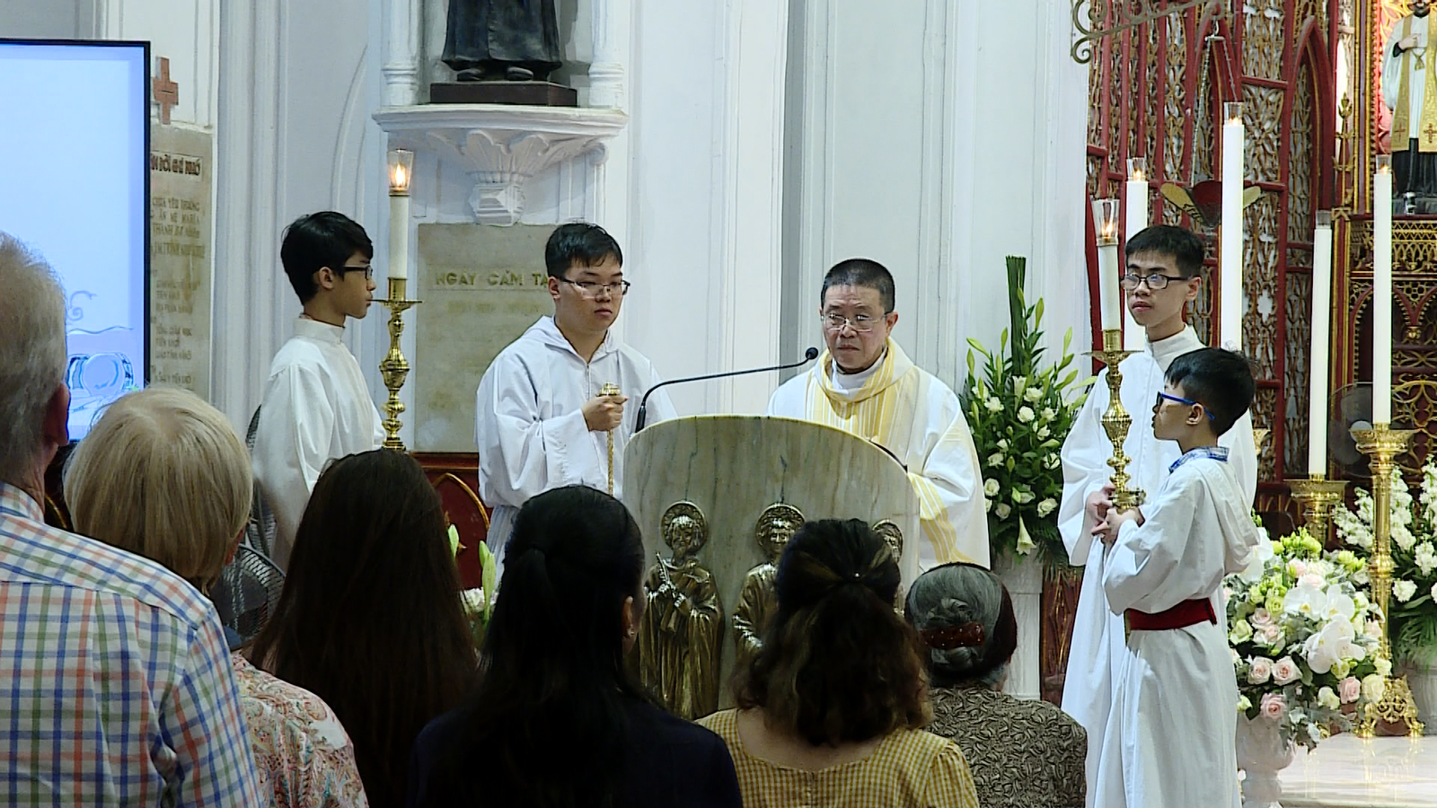 Thousands of priests have been sent to the Vatican to study and returned home to serve the demand for religious practice among Vietnamese practitioners as well as foreigners living and working in Vietnam (Photo: VNA)