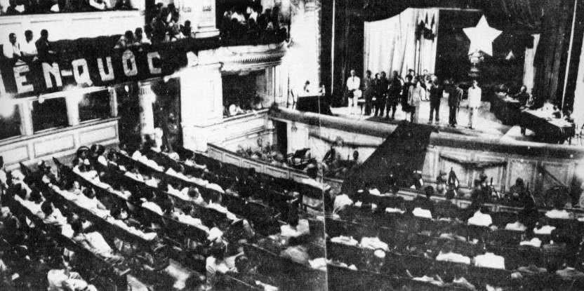 Quốc hội khóa I họp tại Nhà hát Lớn Hà Nội, thảo luận và thông qua Hiến pháp 1946 (2/3/1946). (Ảnh: Tư liệu/TTXVN)