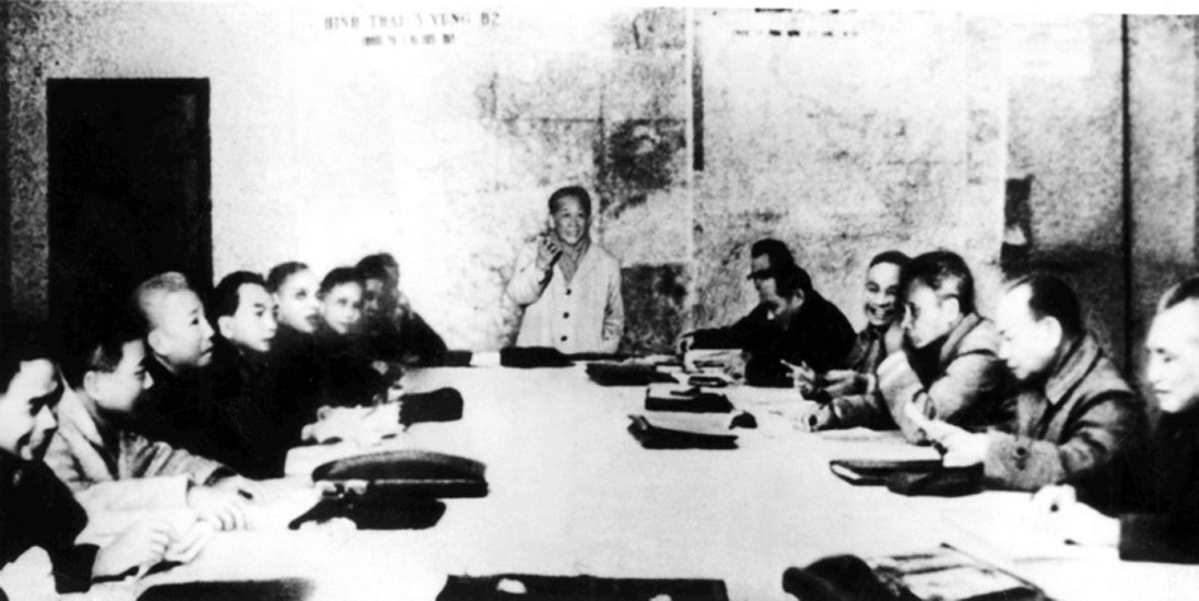 Đứng trước thời cơ chiến lược lớn với điều kiện đầy đủ về quân sự và chính trị, tháng 10/1974, Bộ Chính trị Trung ương Đảng họp thảo luận kế hoạch chiến lược giải phóng miền Nam. (Ảnh: Tư liệu TTXVN)
