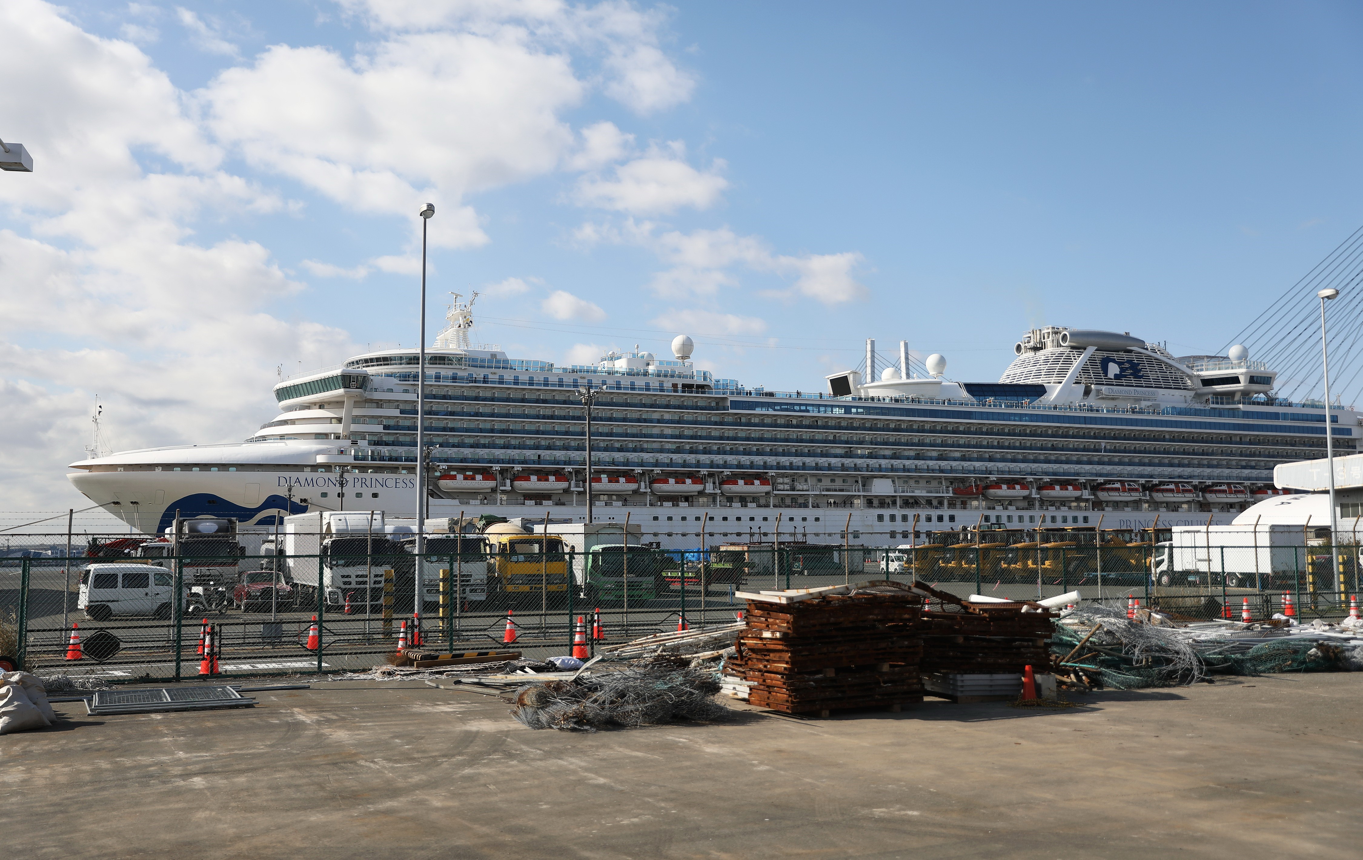 Du thuyền Diamond Princess tại cảng Yokohama, Nhật Bản,ngày 19/2. (Ảnh: THX)