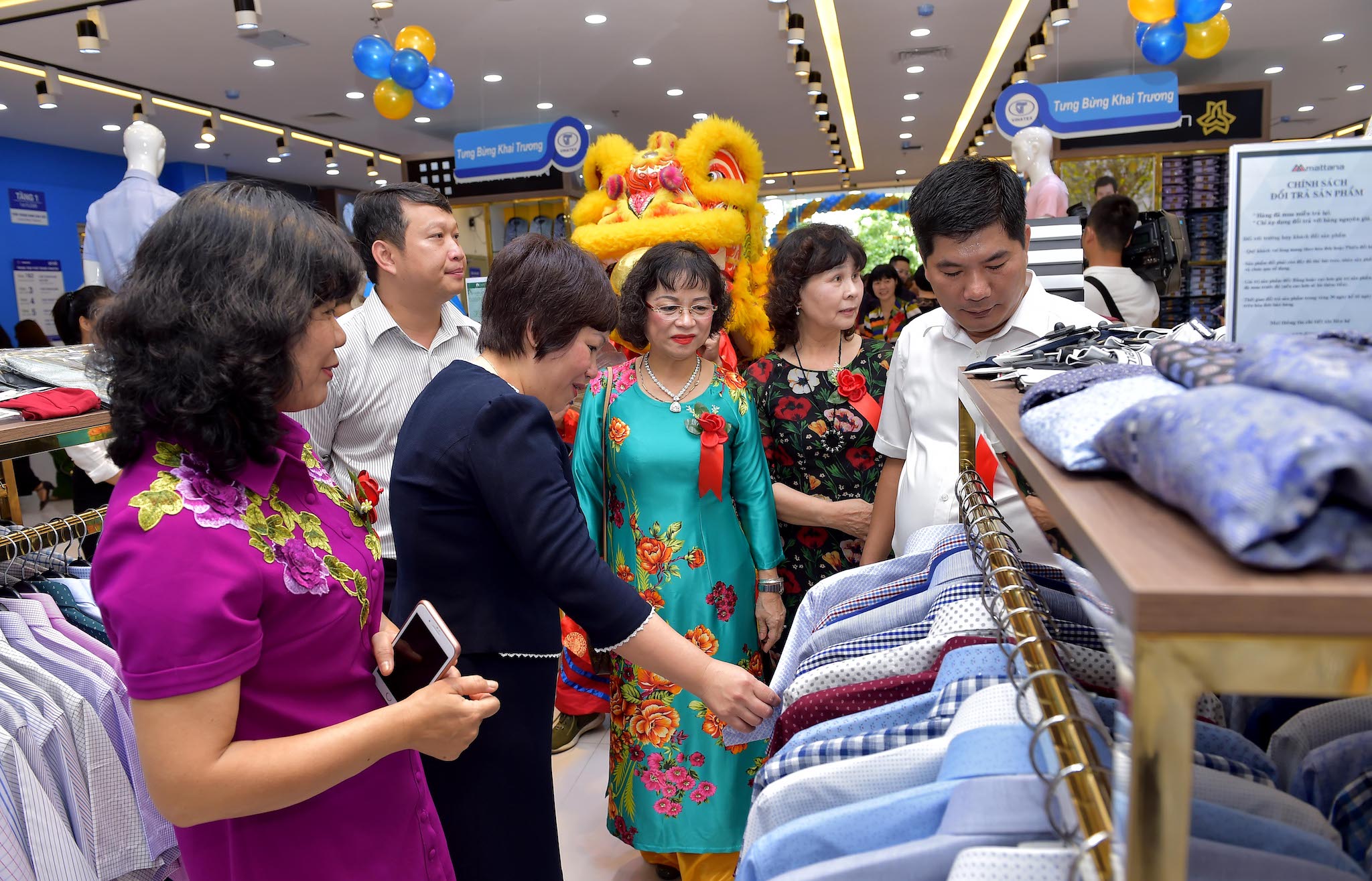 Doanh nghiệp dệt may Việt Nam đẩy mạnh kênh phân phối tại thị trường nội địa. (Ảnh: Xuân Quảng/Vietnam+)