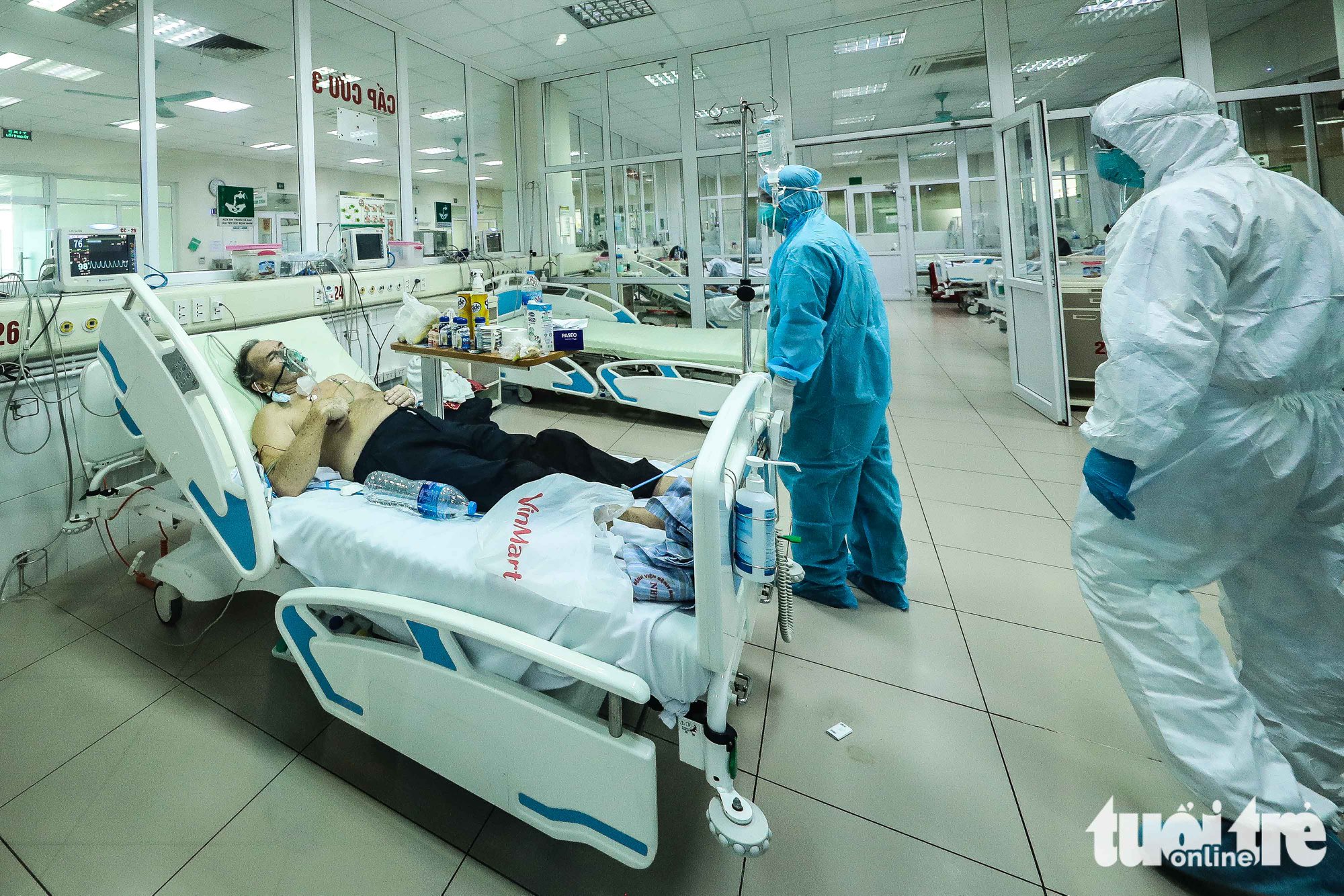 Một bệnh nhân nước ngoài dương tính với COVID-19 đang được điều trị tại Việt Nam. (Ảnh: Nguyễn Khánh/Báo Tuổi trẻ)