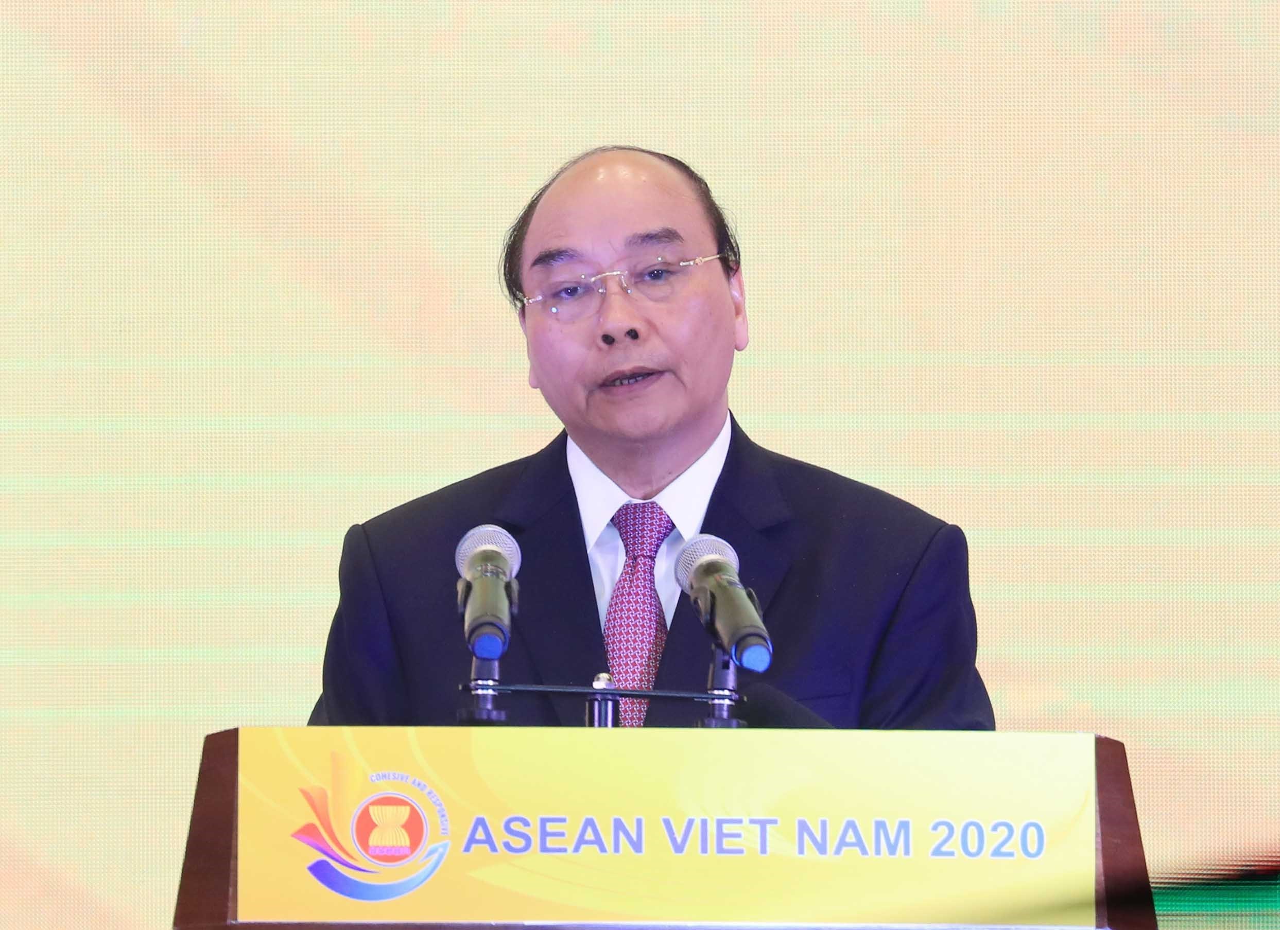 Thủ tướng Nguyễn Xuân Phúc, Chủ tịch ASEAN 2020 chủ trì Lễ khởi động Năm Chủ tịch ASEAN 2020. (Ảnh: Thống Nhất/ TTXVN)