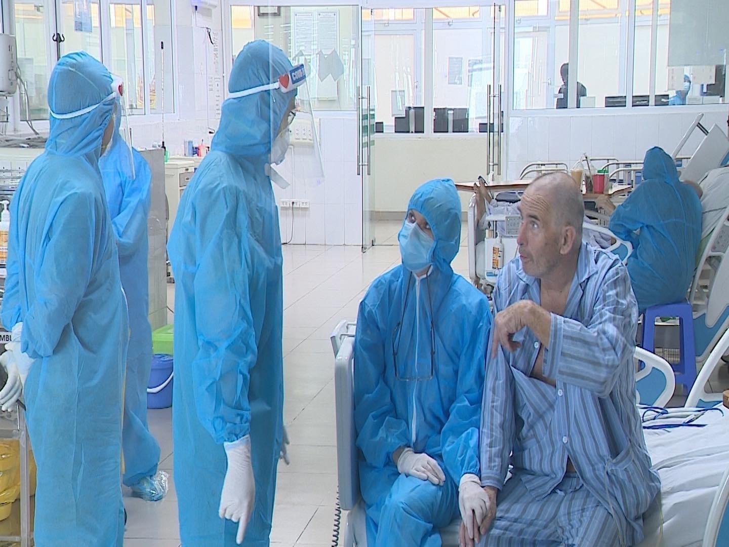 Bệnh viện Bệnh Nhiệt đới Trung ương điều trị khỏi cho bệnh nhân người Anh Dixong John Garth, 74 tuổi. Ông là bệnh nhân số 28, nhập viện ngày 8/3 và là 1 trong 6 bệnh nhân nhiễm COVID-19 nặng nhất cho đến nay ở Việt Nam. (Nguồn: TTXVN)