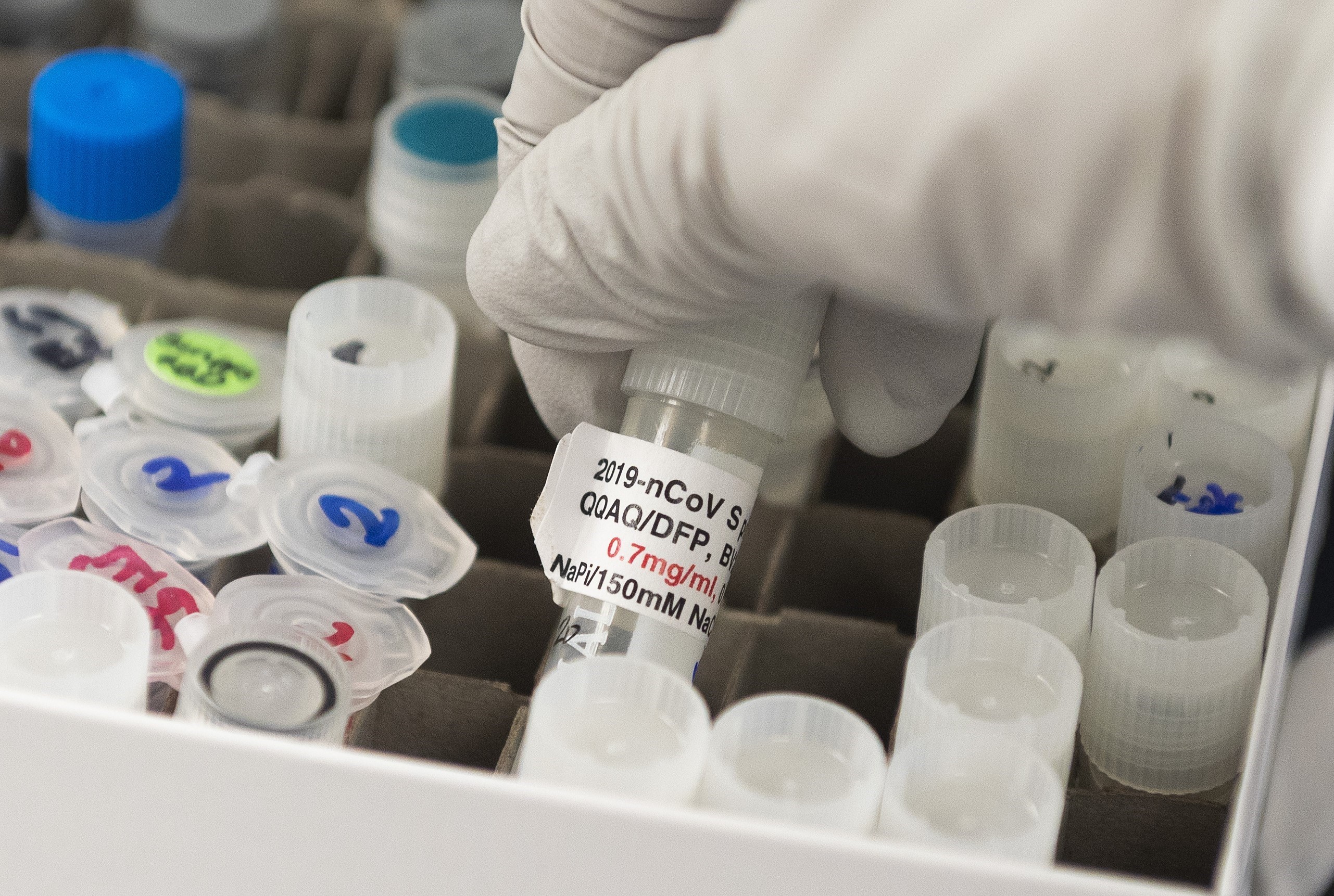 Vắcxin phòng bệnh COVID-19 được bào chế tại một phòng thí nghiệm ở bang Maryland, Mỹ ngày 20/3/2020. (Ảnh: AFP/TTXVN)