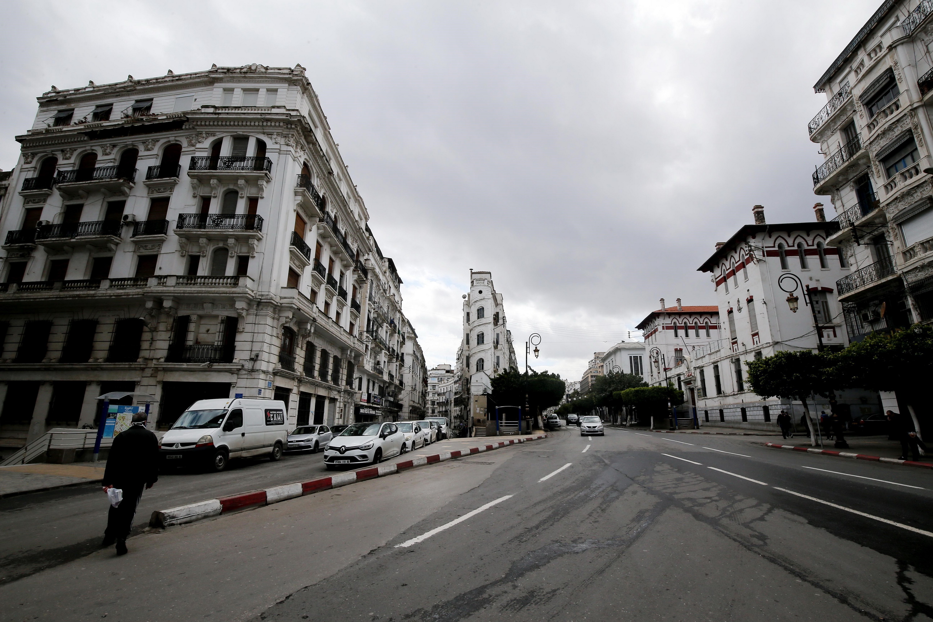Cảnh vắng vẻ trên đường phố tại Algiers, Algeria ngày 25/3/2020 trong bối cảnh dịch COVID-19 lan rộng. (Ảnh: THX/TTXVN)