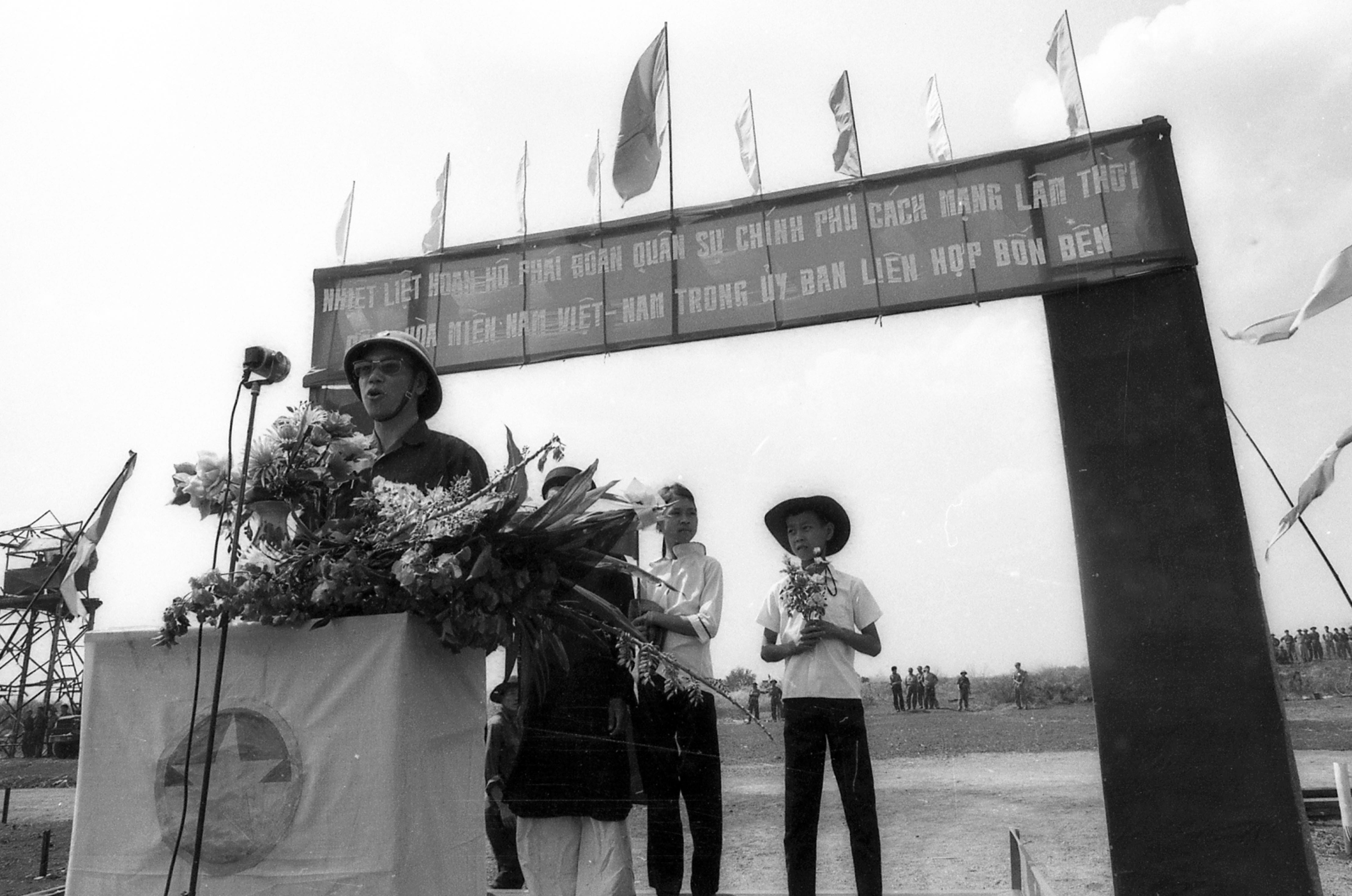 Đại diện đoàn đại biểu quân sự Chính phủ Cách mạng lâm thời Cộng hòa Miền Nam Việt Nam trong một buổi giám sát thực hiện Hiệp định Paris. (Ảnh tư liệu: TTXVN)