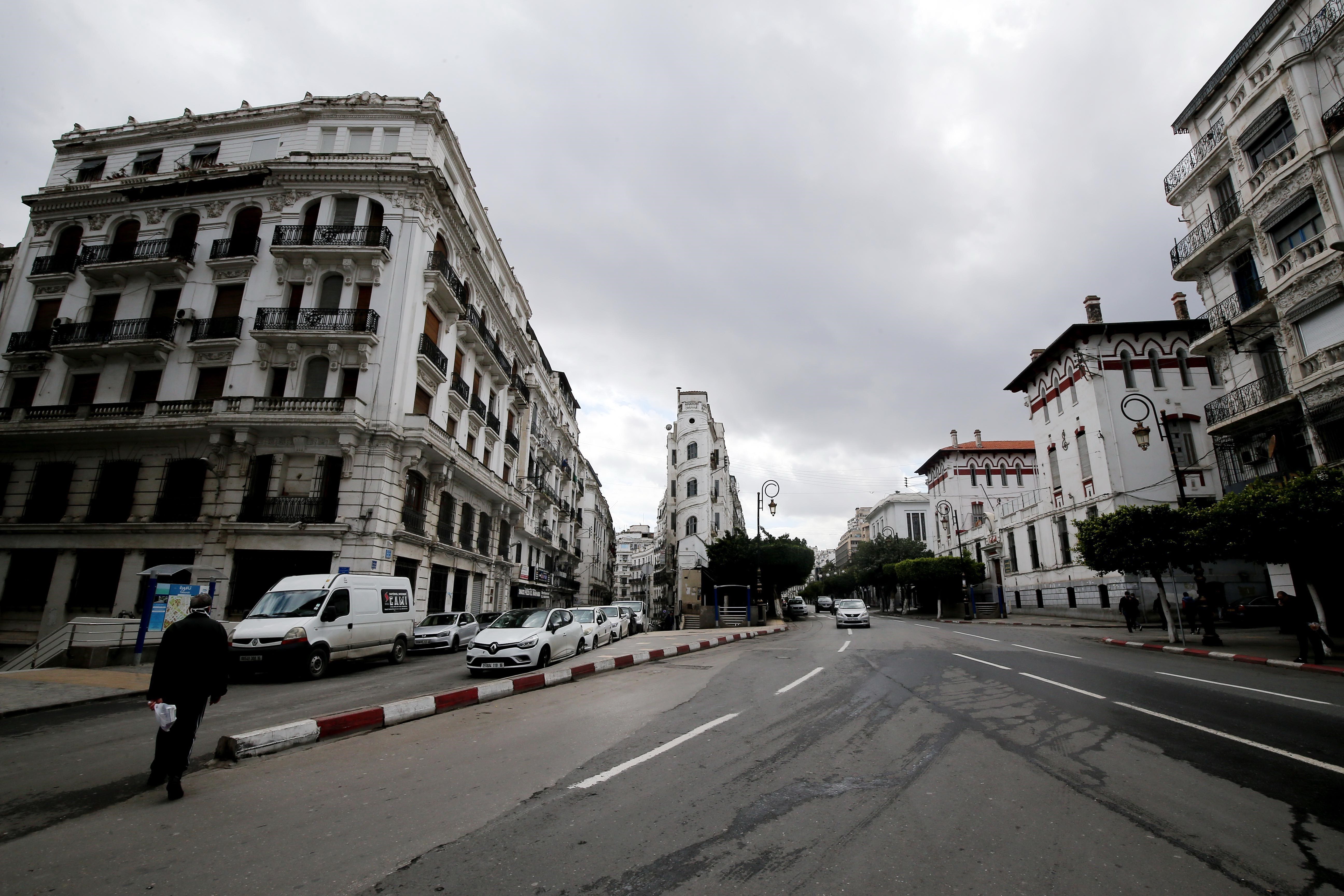 Cảnh vắng vẻ trên đường phố tại Algiers, Algeria ngày 25/3/2020 trong bối cảnh dịch COVID-19 lan rộng. (Nguồn: THX/TTXVN)