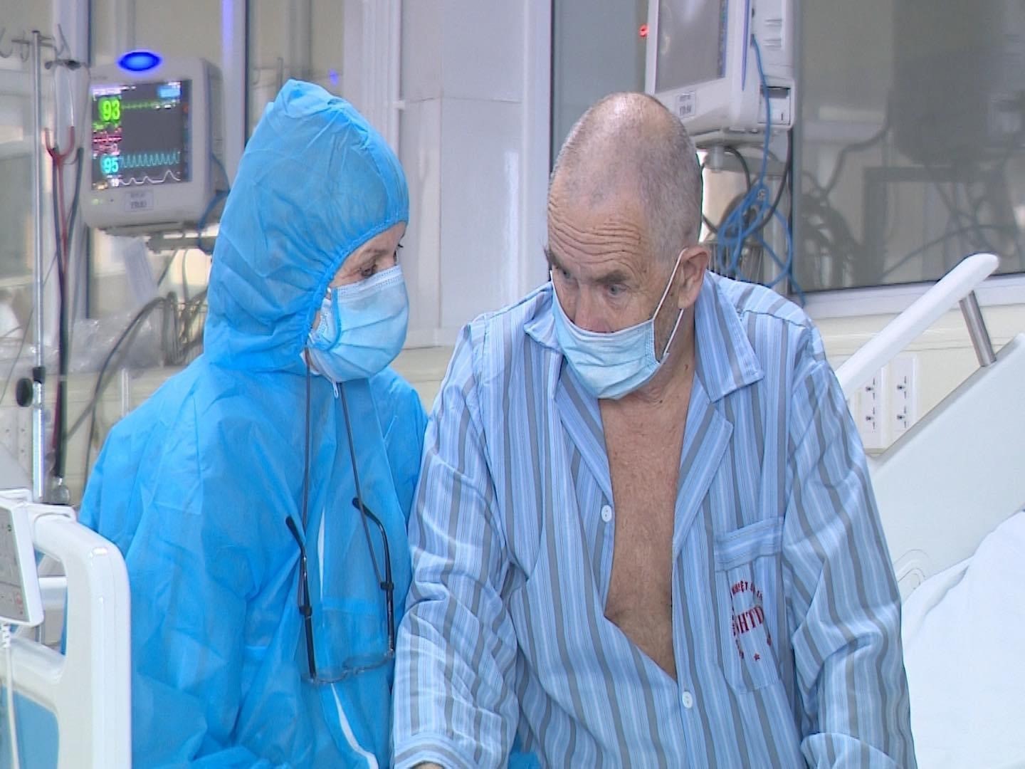 Bệnh nhân người Anh Dixong John Garth, 74 tuổi, là bệnh nhân số 28, nhập viện ngày 8/3 và là 1 trong 6 bệnh nhân nhiễm COVID-19 nặng nhất cho đến nay ở Việt Nam.  (Nguồn: TTXVN phát)