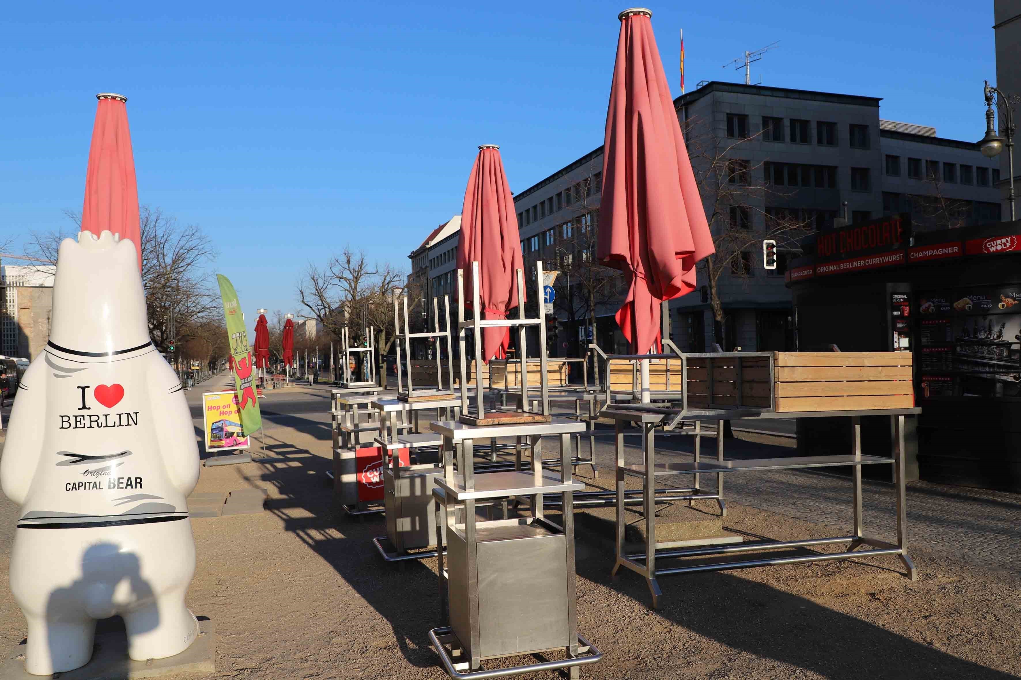 Một quán ăn nhanh trên đường Unter den Linden ngay trước Cổng thành Brandenburger Tor ở Berlin đã phải ngừng hoạt động. (Ảnh: Mạnh Hùng – P/v TTXVN tại Đức)