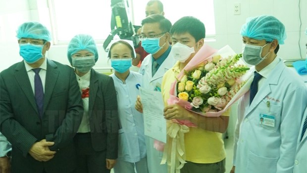                             中国籍患者李自超康复出院。图自互联网