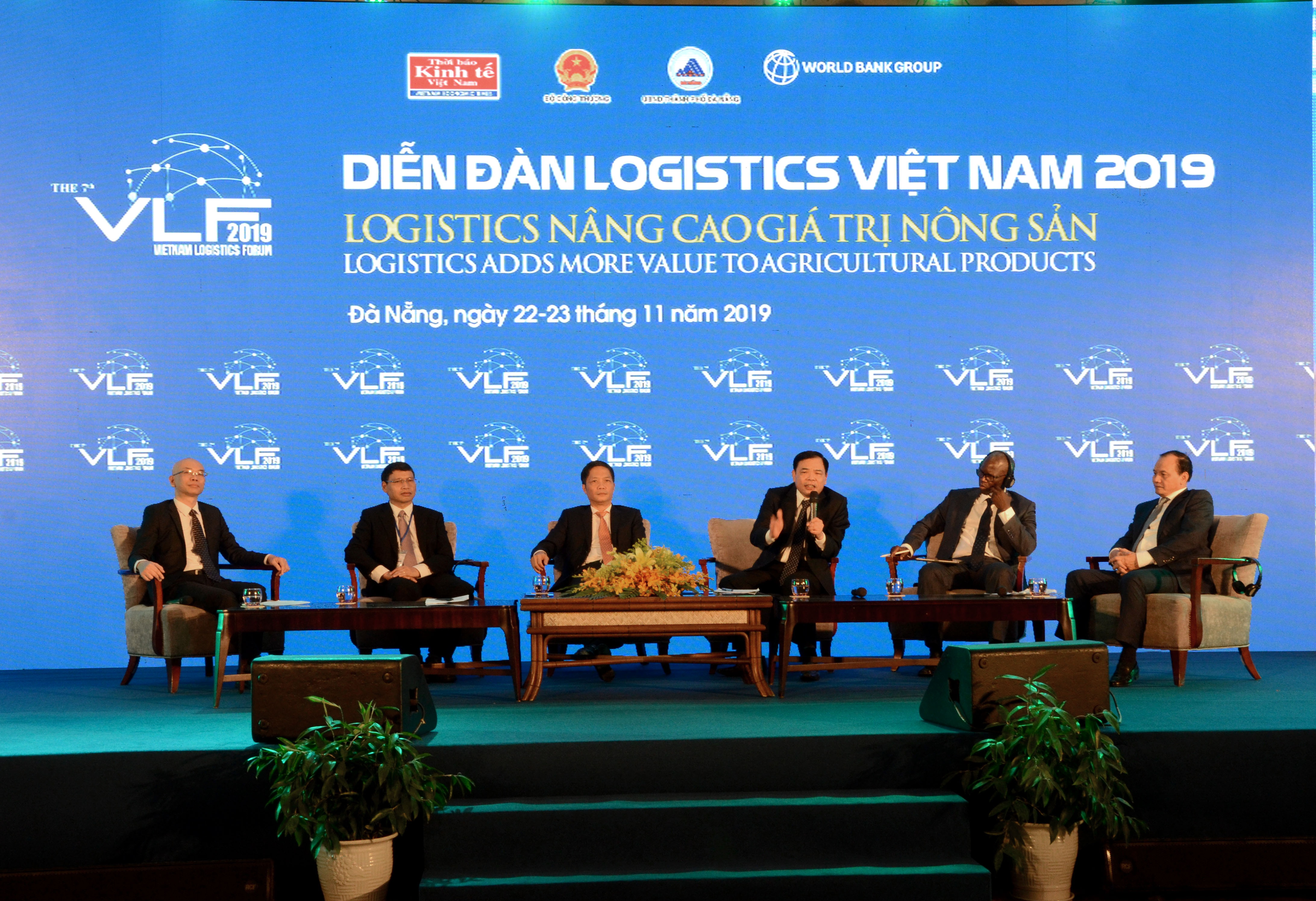 Các đại biểu trong nước và Quốc tế thảo luận tại Diễn đàn Logistic Việt Nam 2019. (Ảnh: Quốc Dũng/TTXVN)