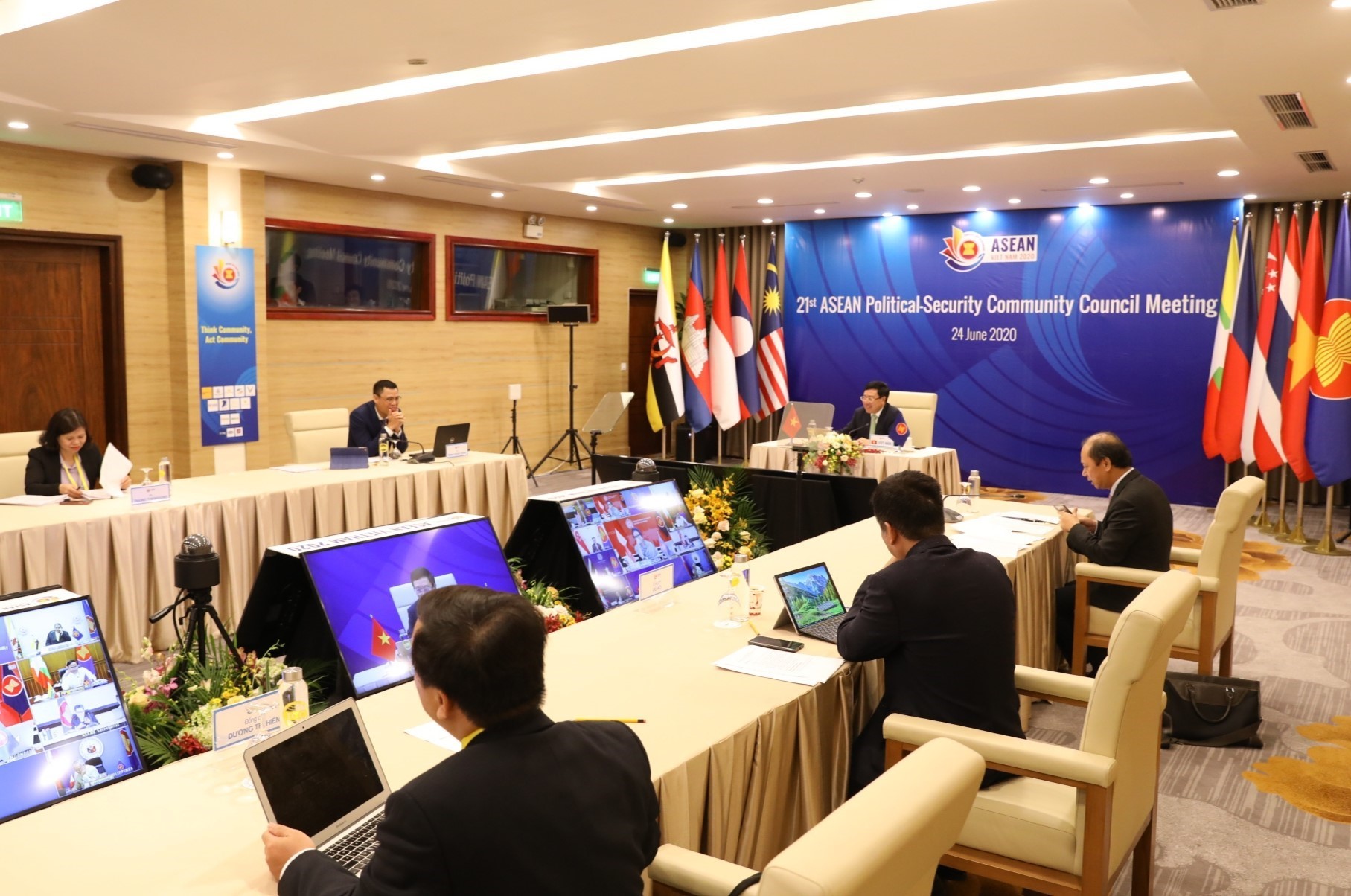 Quang cảnh Hội nghị trực tuyến Hội đồng Chính trị-An ninh ASEAN lần thứ 21 tại điểm cầu Trung tâm Hội nghị quốc tế (Hà Nội)sáng 24/6/2020. (Ảnh: Văn Điệp/TTXVN)