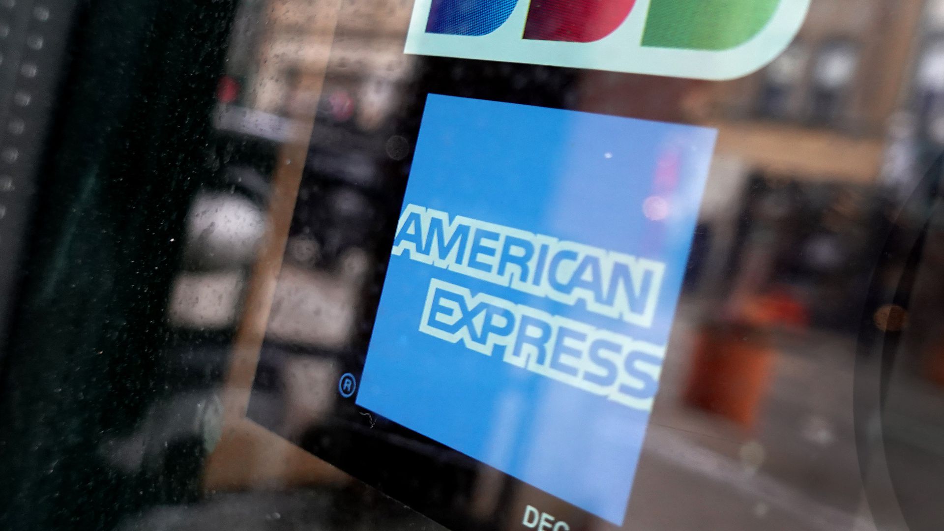 Công ty American Express của Mỹ đã được chấp thuận triển khai dịch vụ thanh toán thẻ ngân hàng ở Trung Quốc đại lục.
