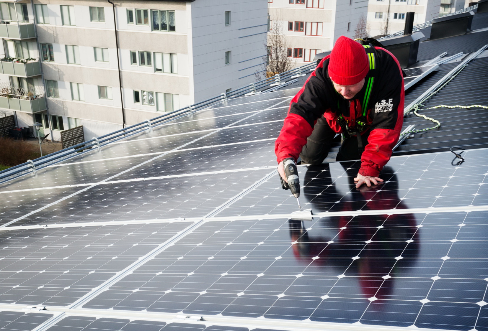 Mặc dù vẫn chiếm một tỷ lệ khiêm tốn trong tổng sản lượng điện nhưng năng  lượng Mặt Trời sẽ góp phần vào giúp Thụy Điển đạt được mục tiêu không phát thải  khí nhà kính vào 2050. (Ảnh: Sofia Sabel/imagebank.sweden.se)
