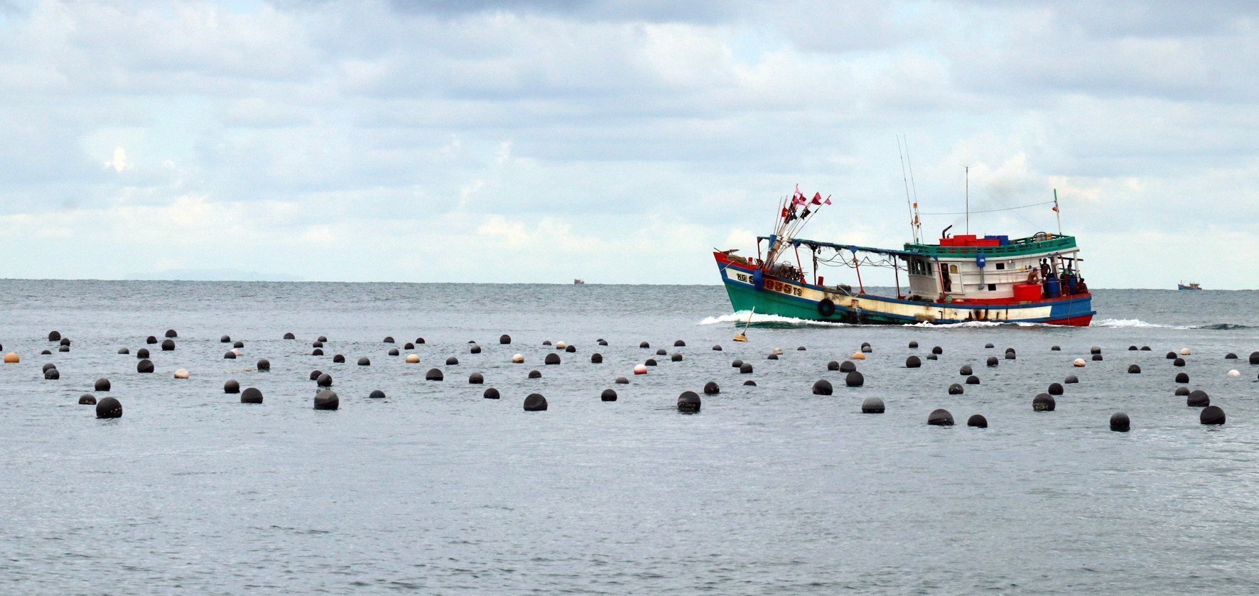 Khu vực nuôi ngọc trai lấy ngọc trên biển ở huyện đảo Phú Quốc. (Ảnh: Lê Huy Hải/TTXVN)