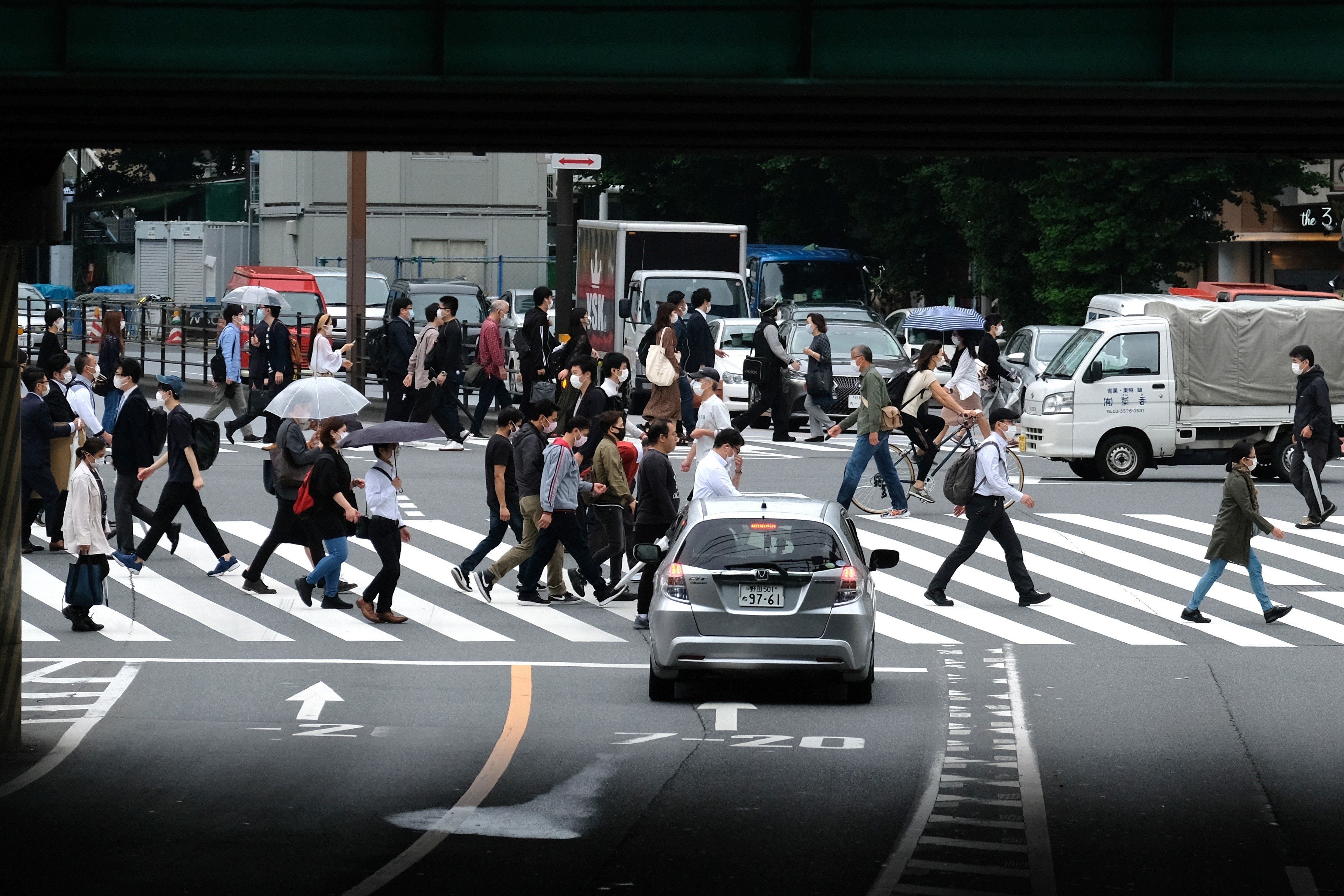 Giao thông trên đường phố thủ đô Tokyo ngày 18/5/2020. (Ảnh: AFP/TTXVN)