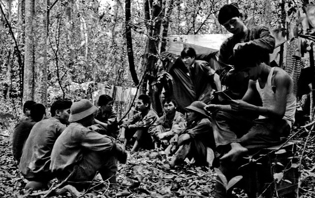 Chặng dừng chân của đoàn phóng viên GP10 của Việt Nam Thông tấn xã trên đường vào Chiến dịch Hồ Chí Minh để chi viện cho Thông tấn xã Giải phóng. (Ảnh: Tư liệu TTXVN)
