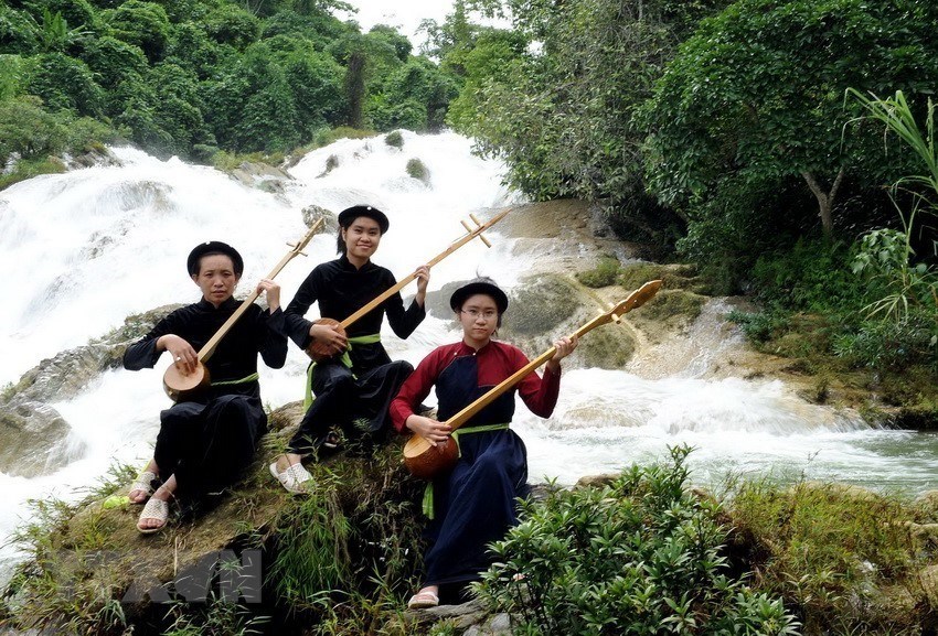 Trên địa bàn tỉnh Tuyên Quang hầu như huyện nào (kể cả thành phố Tuyên Quang) cũng có hát Then, nhưng vùng hát Then đậm đặc, được duy trì, bảo tồn nguyên giá trị chủ yếu ở các huyện Chiêm Hóa, Nà Hang, Lâm Bình. (Nguồn: TTXVN)