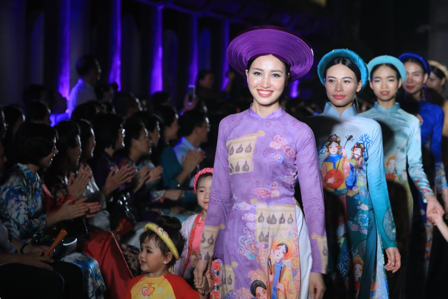 奥黛已成为与越南妇女形象息息相连的文化象征。图自越通社