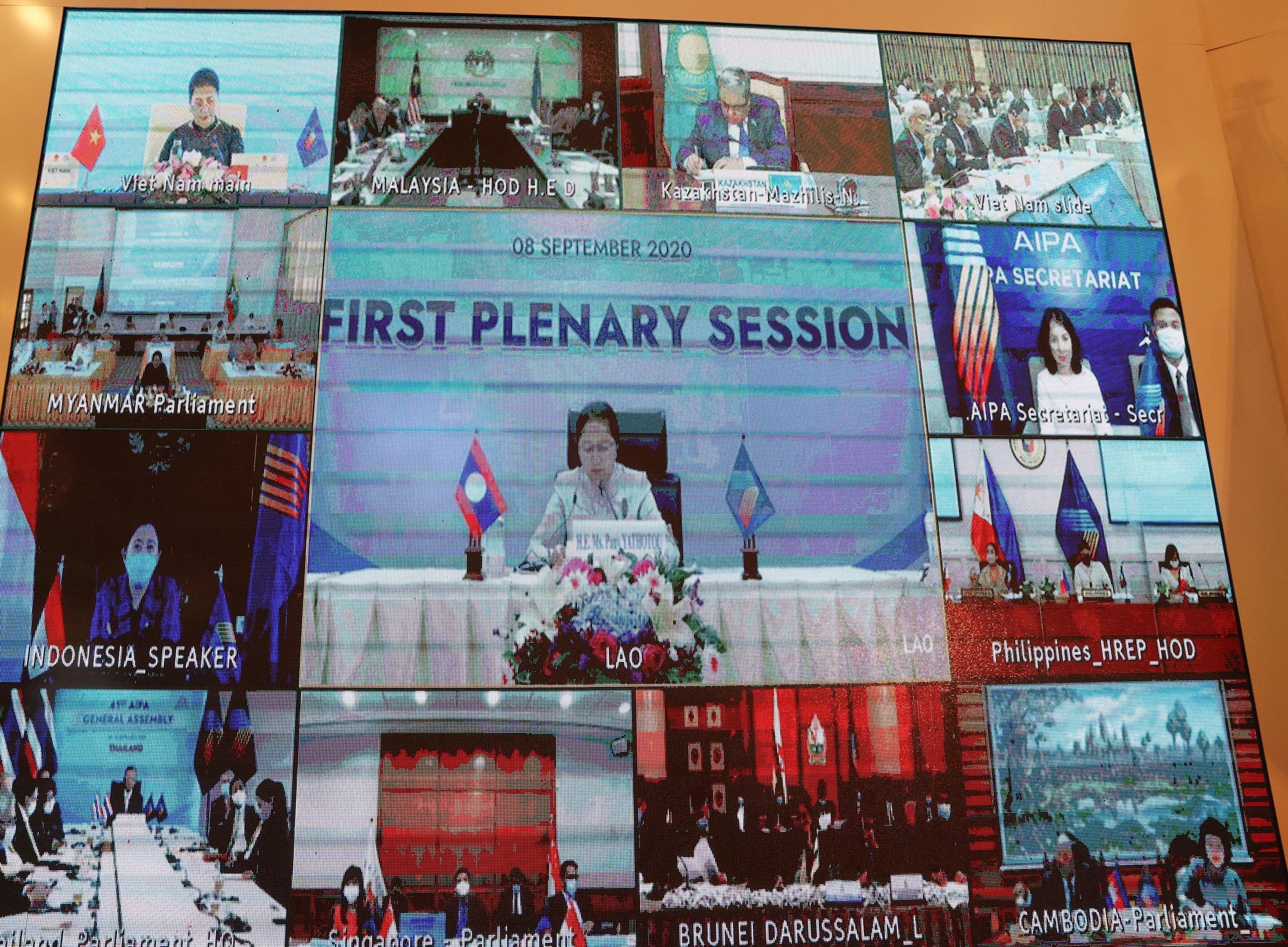 Phiên họp toàn thể thứ Nhất Đại hội đồng lần thứ 41, Hội đồng Liên nghị viện ASEAN (AIPA 41)  trực tuyến tại các đầu cầu. (Ảnh: TTXVN)