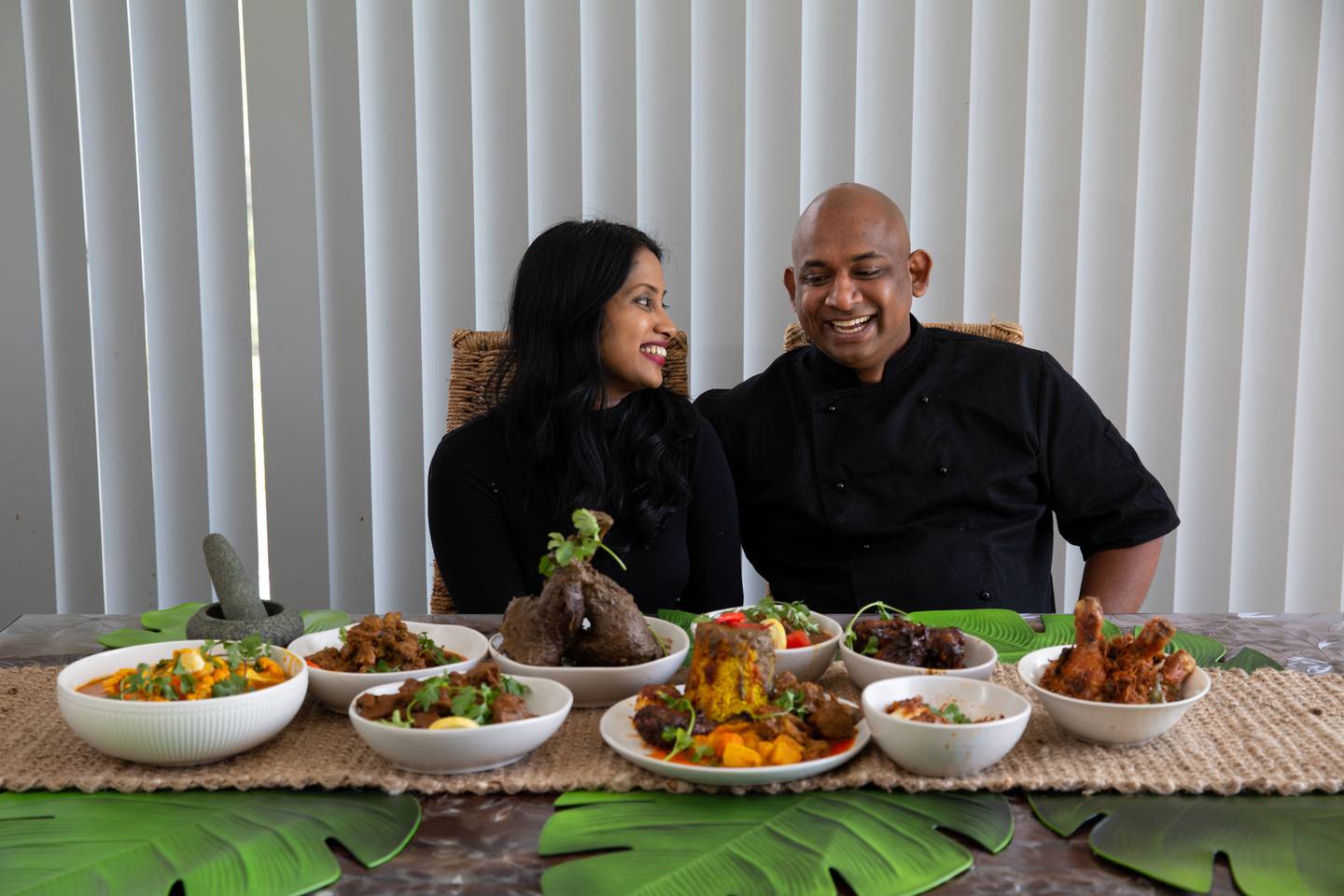  Sam Shevchenko và niềm yêu thích sushi từ thời thơ ấu. (Nguồn: NZ Herald)  Joel Singam cùng vợ trở về với ẩm thực Ấn Độ-Malaysia truyền thống. (Nguồn: NZ Herald)