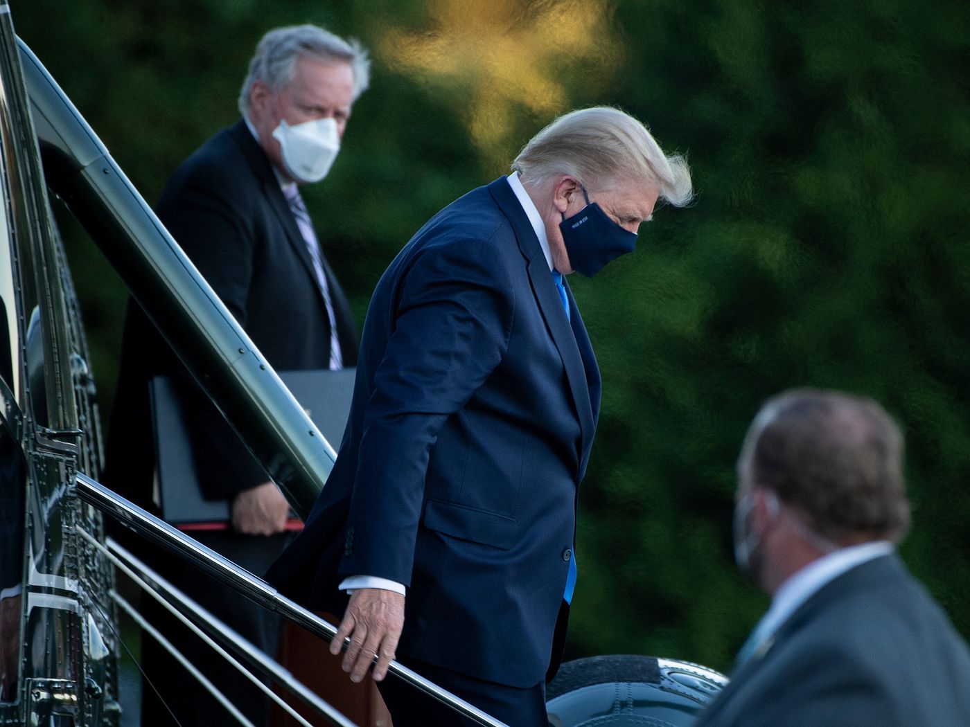 Ông Trump trở lại Nhà Trắng sau thời gian điều trị tại bệnh viện Walter Reed