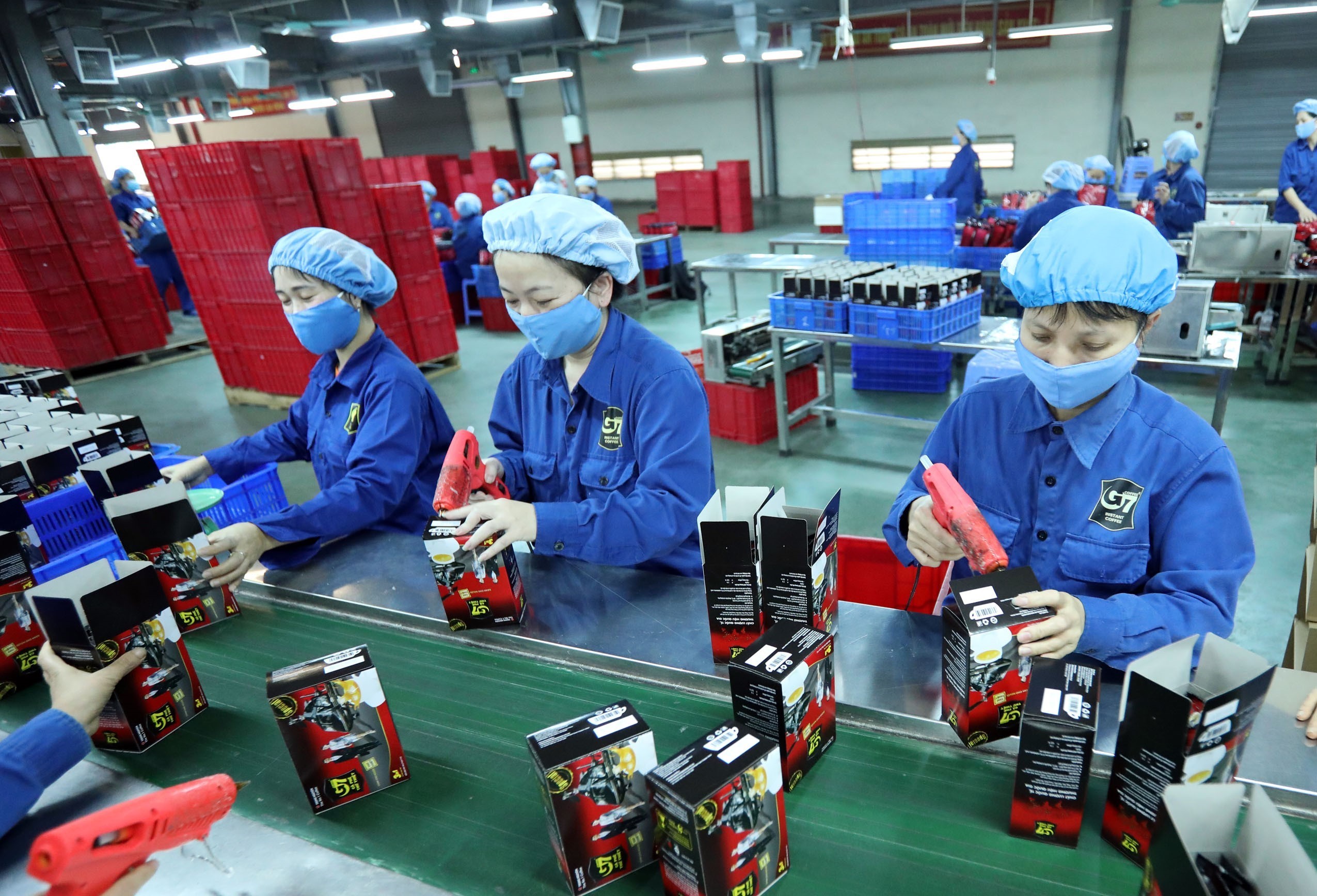 Công ty cổ phần cà phê hòa tan Trung Nguyên tại Bắc Giang hiện đang xuất khẩu sang nhiều nước như Trung Quốc, Nga, Singapore…không bỏ lỡ cơ hội đã có kế hoạch đầu tư thêm nhiều dây chuyền mới trong đầu năm 2021. (Ảnh: Danh Lam/ TTXVN)