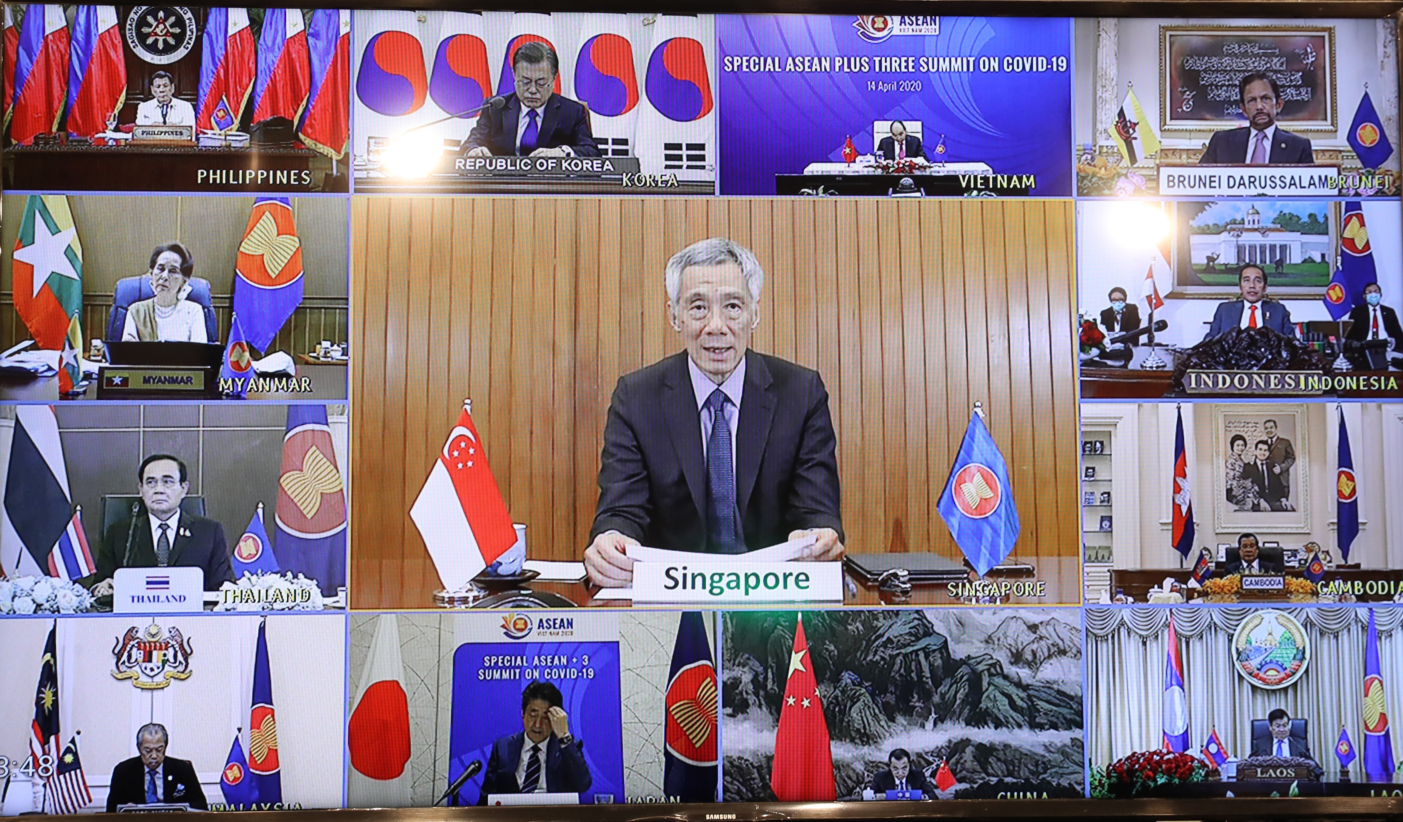 Thủ tướng Singapore Lý Hiển Long phát biểu tại Hội nghị Cấp cao ASEAN+3 về ứng phó với dịch bệnh COVID-19. (Ảnh: Thống Nhất/TTXVN)
