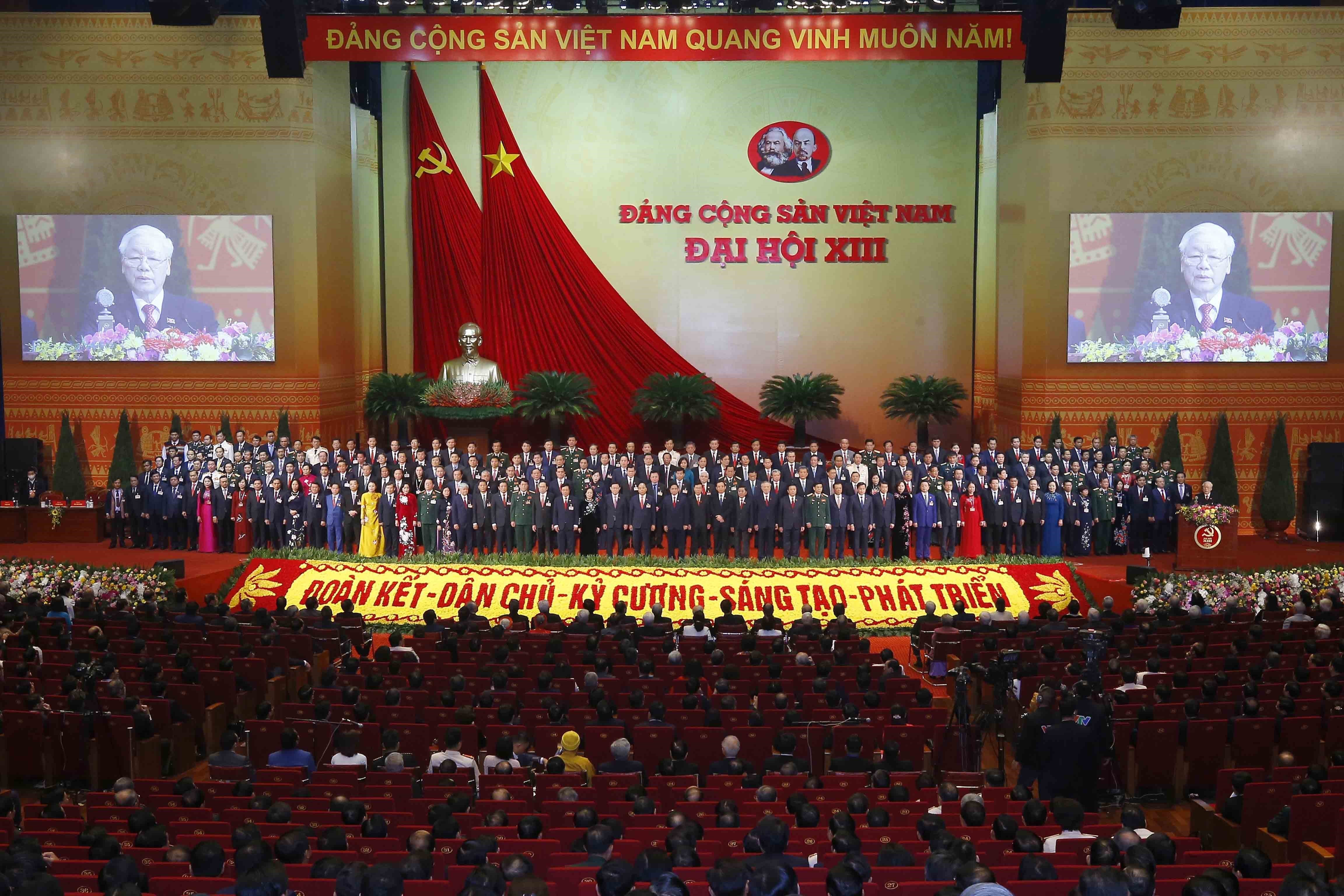 Đồng chí Nguyễn Phú Trọng, Tổng Bí thư BCHTW khóa XIII, Chủ tịch nước CHXHCN Việt Nam thay mặt BCHTW khóa XIII phát biểu ý kiến. (Ảnh: TTXVN)