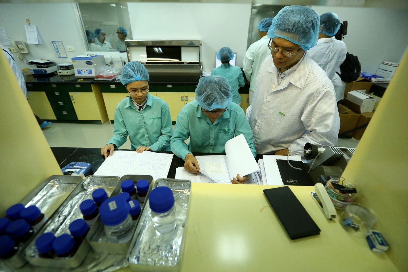 Los científicos vietnamitas desafían numerosos desafíos en el desarrollo de la vacuna contra el COVID-19 (Foto:VNA)